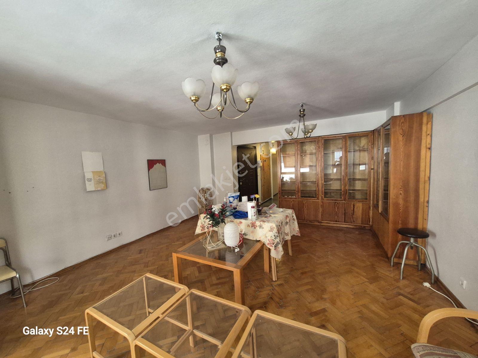 Alsancak Merkezde Kiralık 3+1 Daire - Görsel 18