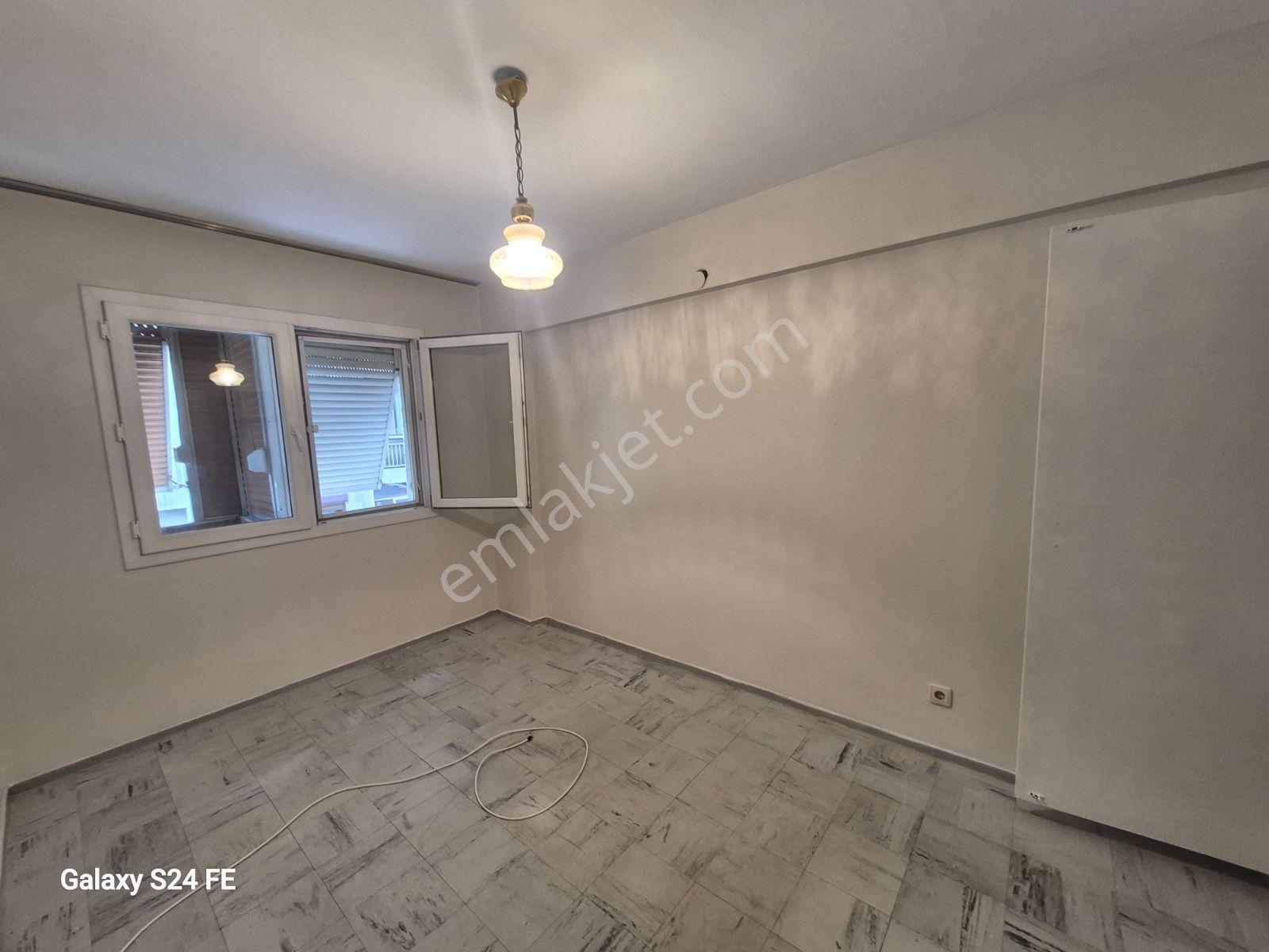 Alsancak Merkezde Kiralık 3+1 Daire - Görsel 24