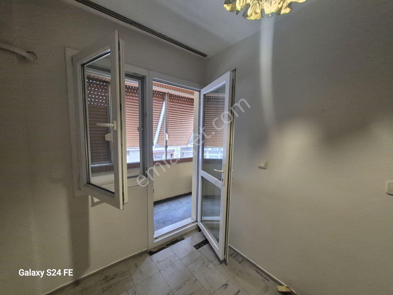 Alsancak Merkezde Kiralık 3+1 Daire - Görsel 16