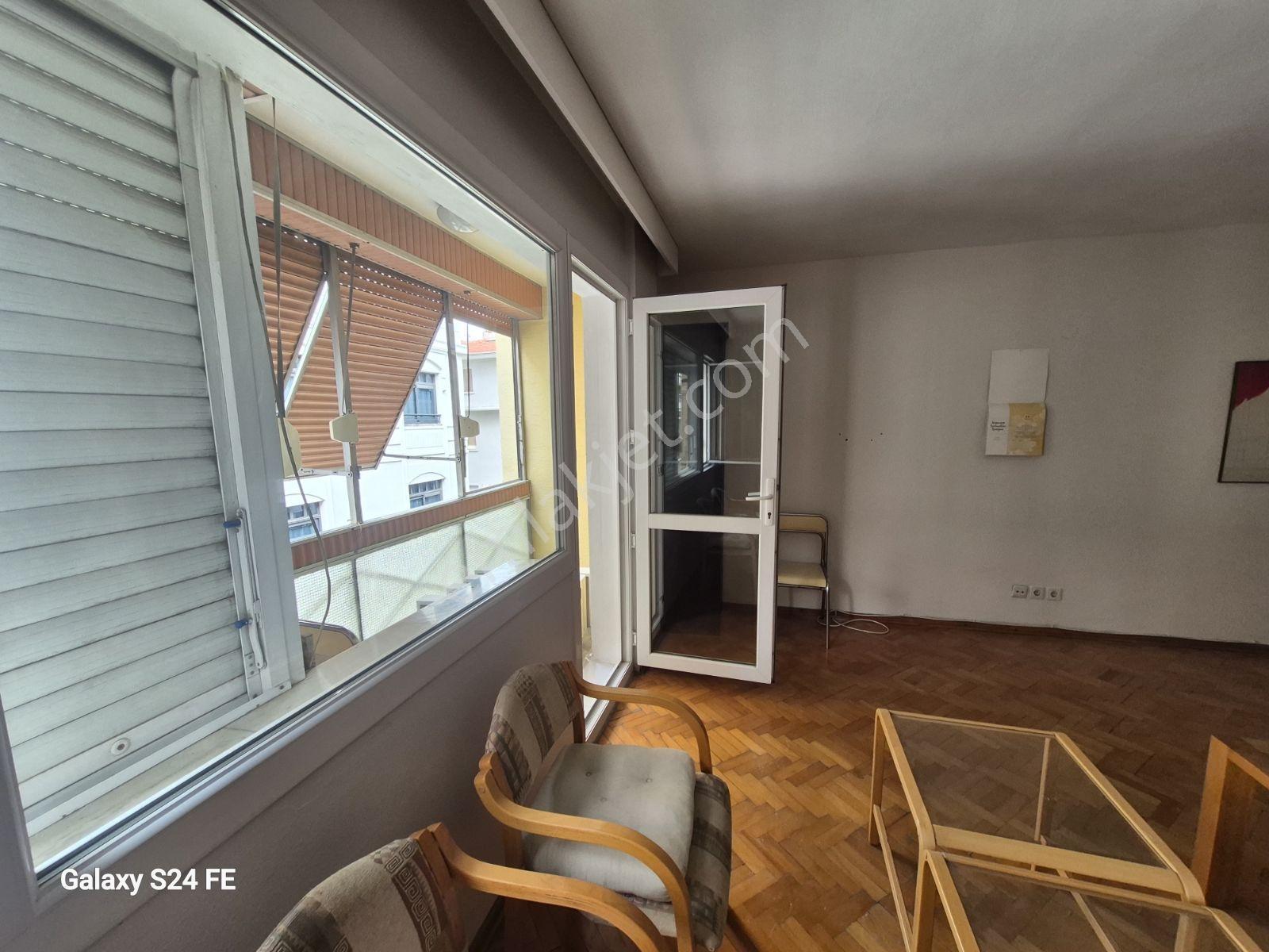 Alsancak Merkezde Kiralık 3+1 Daire - Görsel 13
