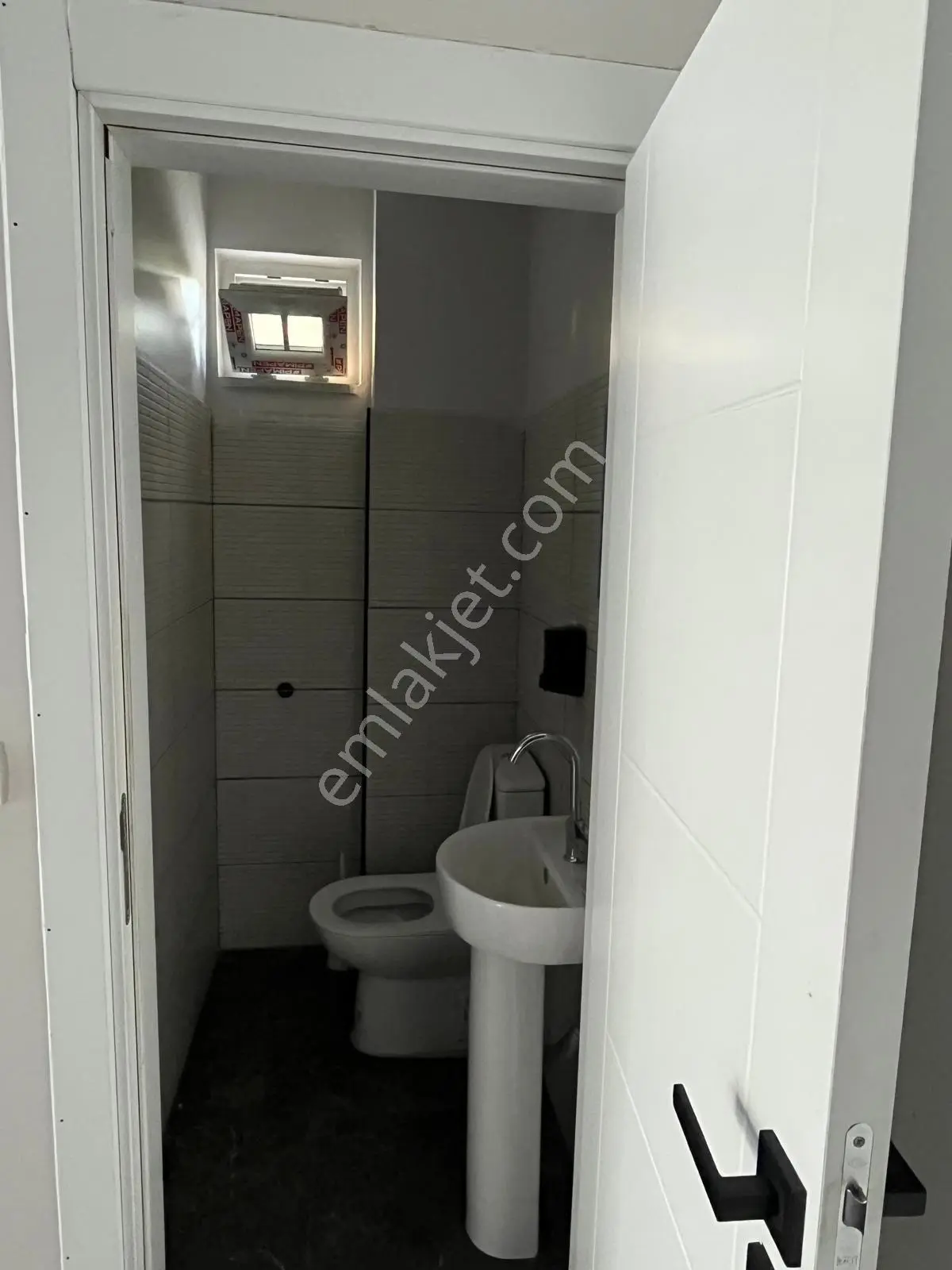 Mt Emlak'tan Evliya Çelebi Mahallesi'nde Kiralık Dükkan Brüt 245net 230 - Görsel 8