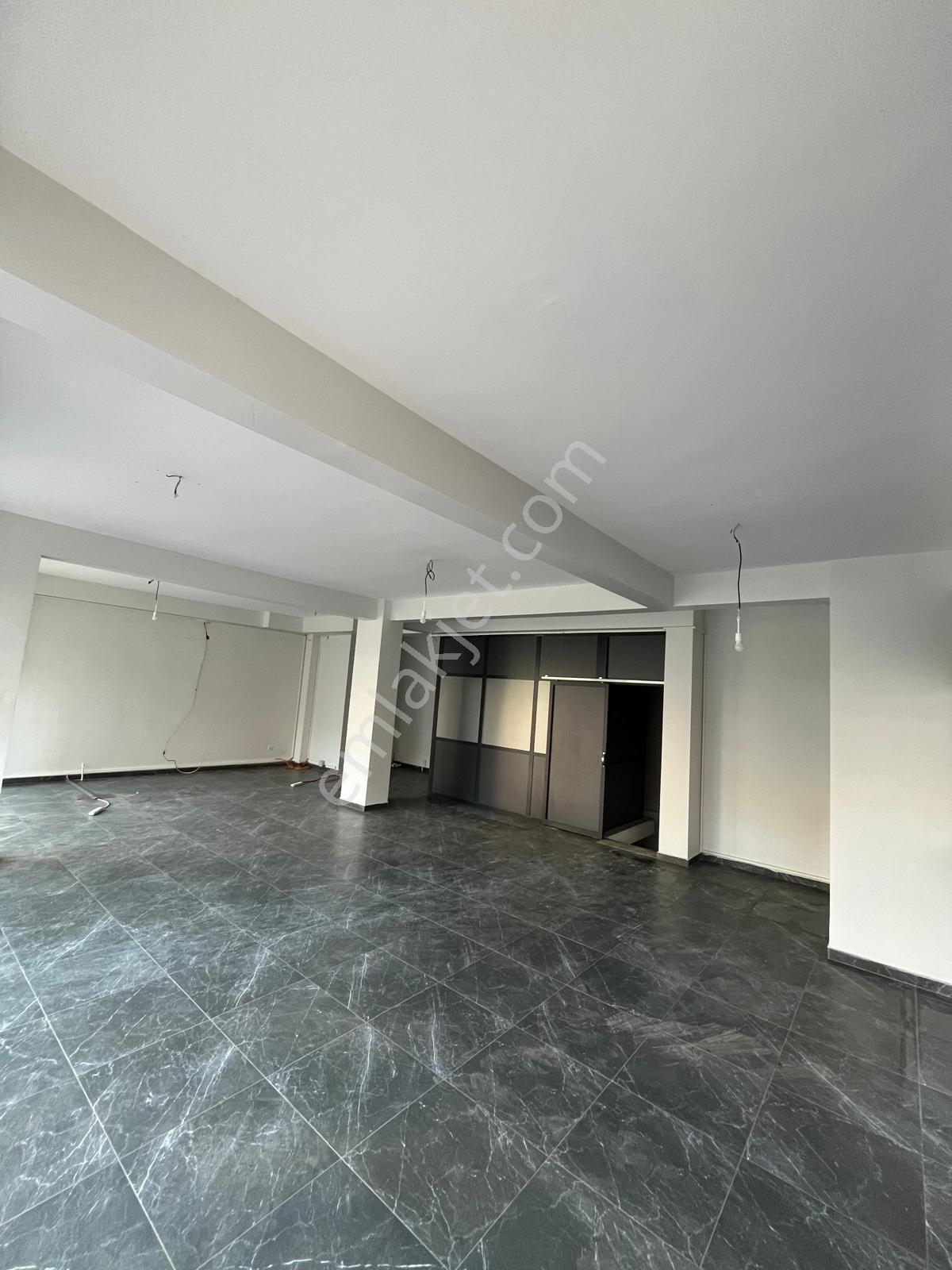 Mt Emlak'tan Evliya Çelebi Mahallesi'nde Kiralık Dükkan Brüt 245net 230 - Görsel 19