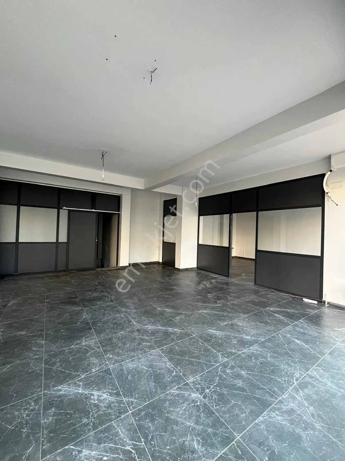Mt Emlak'tan Evliya Çelebi Mahallesi'nde Kiralık Dükkan Brüt 245net 230 - Görsel 5