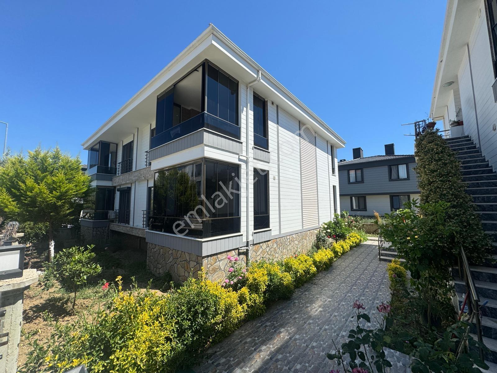 Kerim'den Küçükkuyu Merkez'de 2+1 Eşyalı Geniş Kiralık Daire - Görsel 25