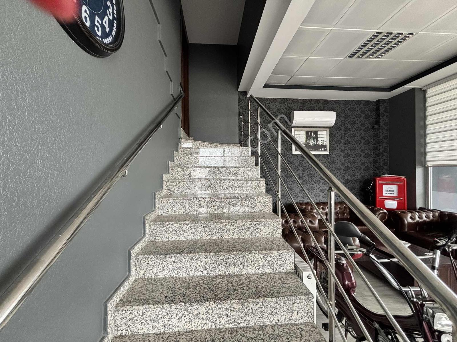 Re/max Rabia Saraçtan Oto Ticaretinin Kalbinde Satılık Dükkan - Görsel 2
