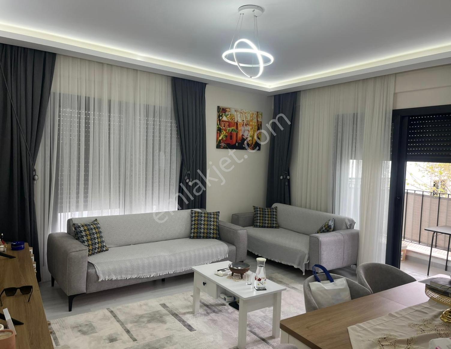 Seferihisar Merkezde Ayrı Mutfaklı 2 Balkonlu Geniş 2+1 Daire
