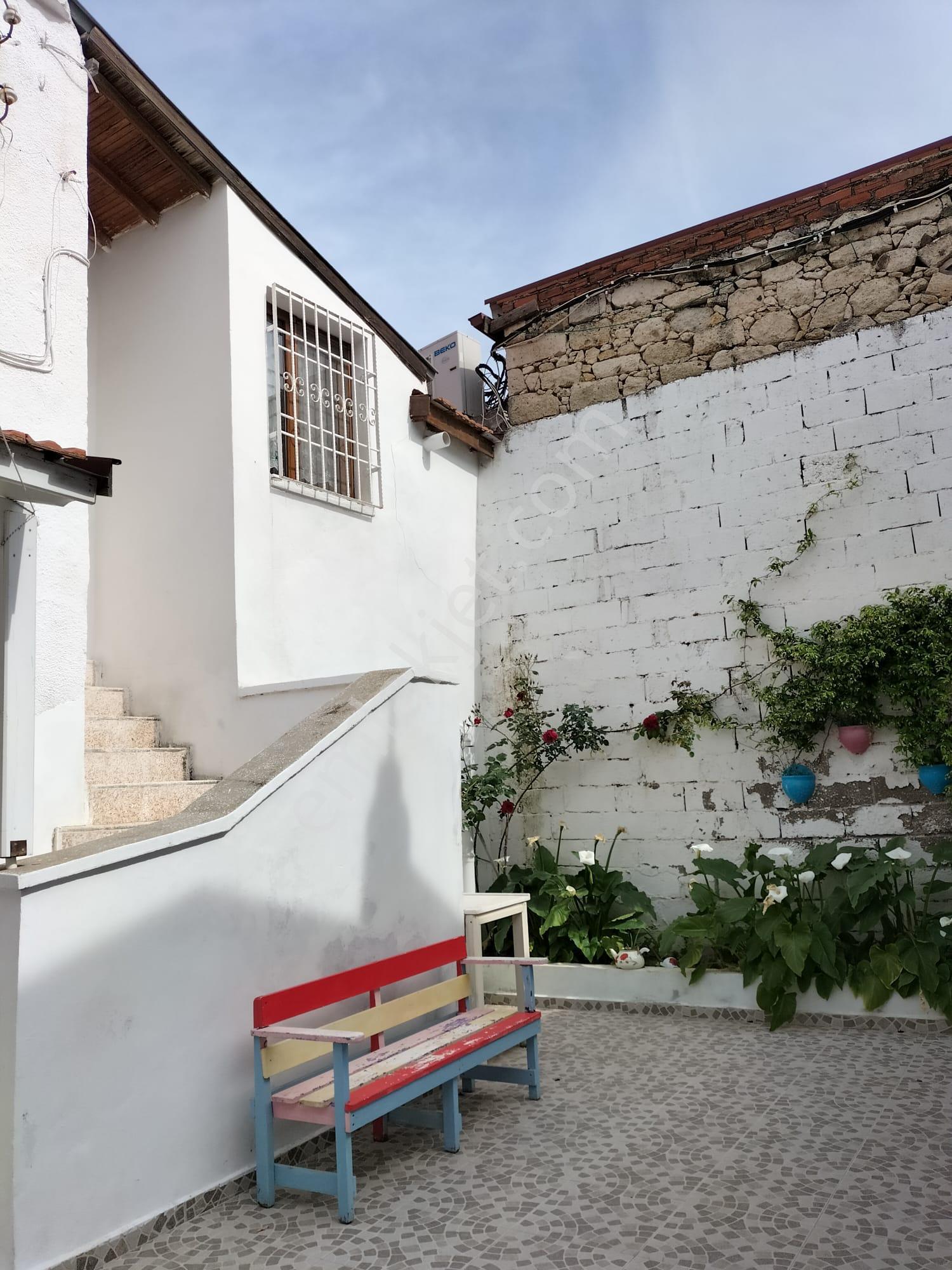 Alaçatı Merkez De Satılık Eski Taş Ev - Görsel 24
