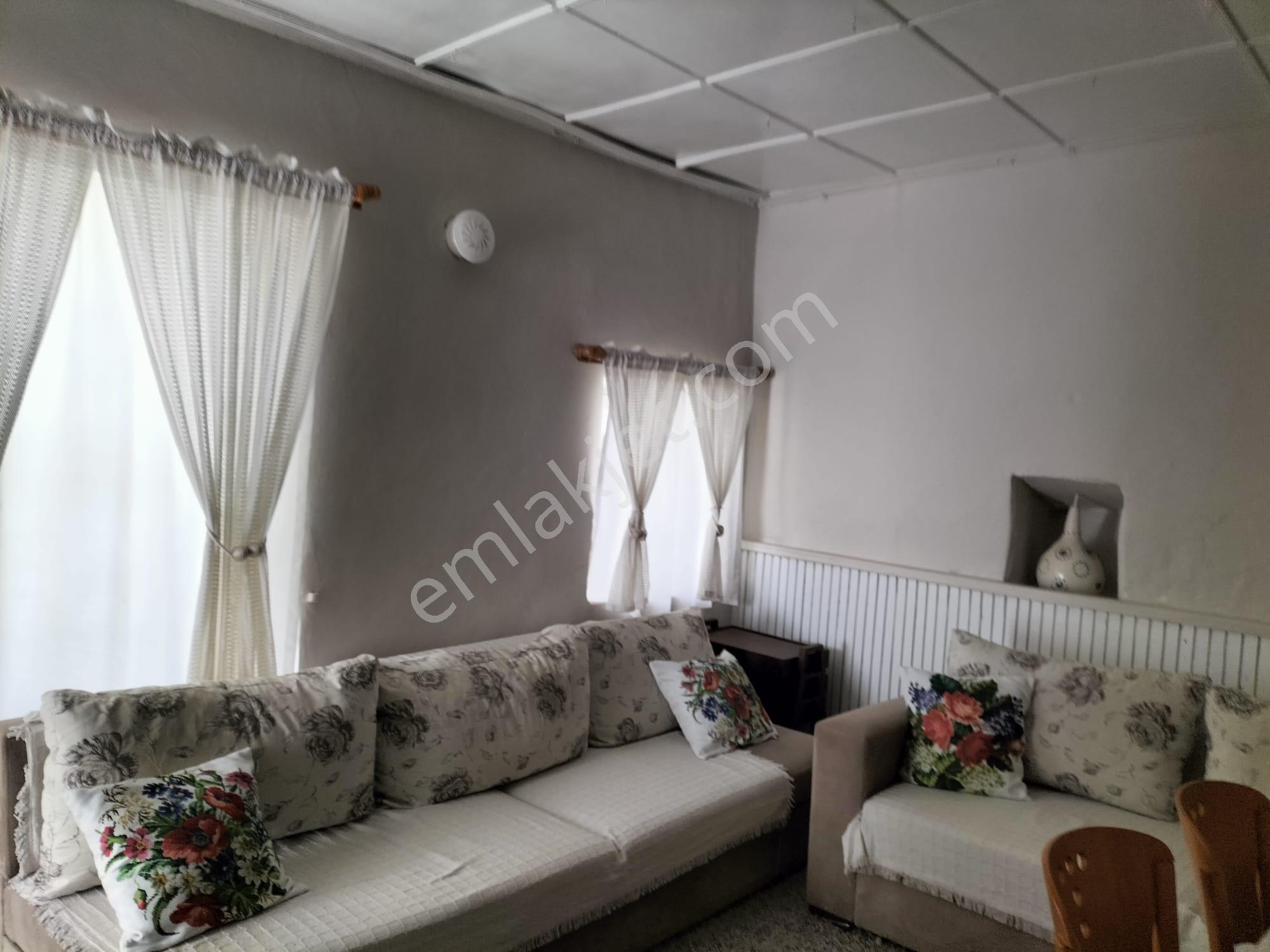 Alaçatı Merkez De Satılık Eski Taş Ev - Görsel 3