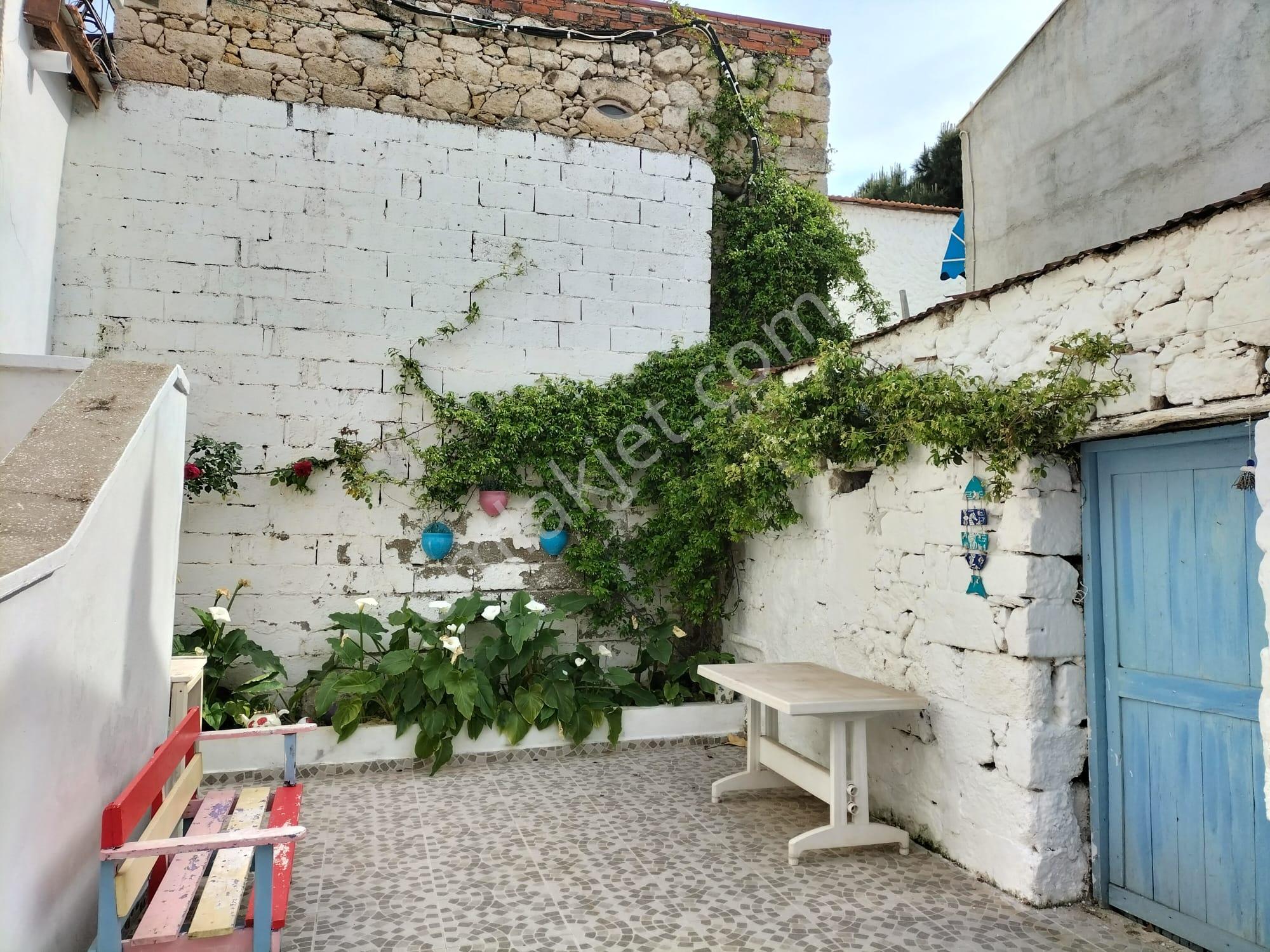 Alaçatı Merkez De Satılık Eski Taş Ev - Görsel 23