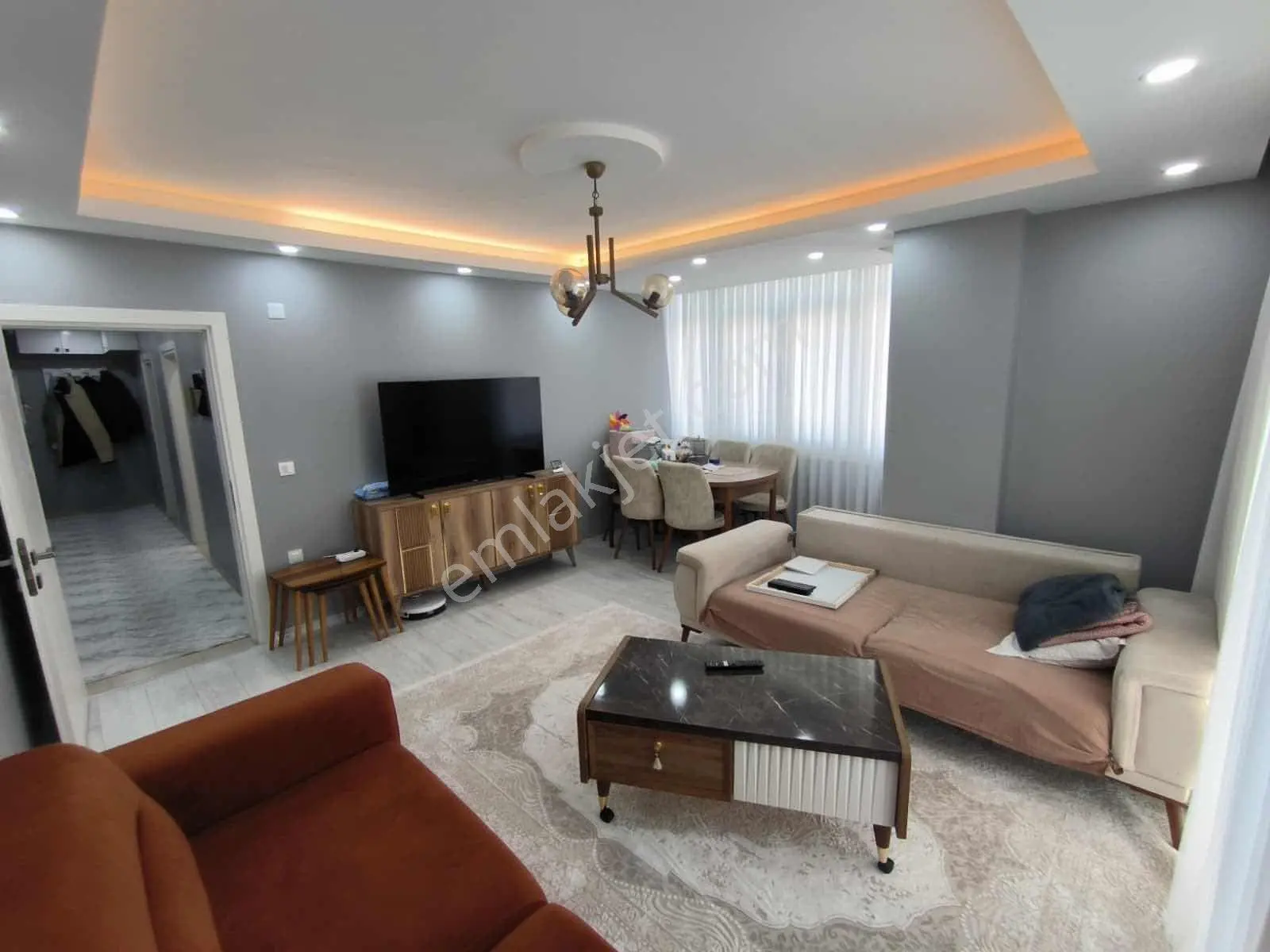 Köşklü Çeşme Daldaban'da Satılık 2+1 Asansörlü Geniş Ara Kat