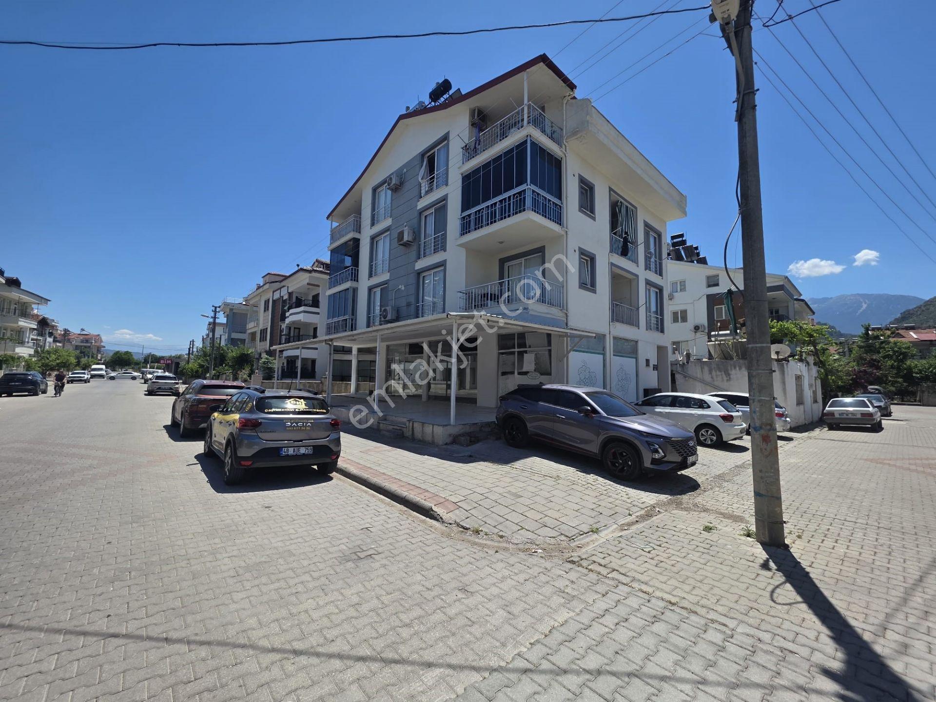 Goldhouse Dan Kiralık Pazaryeri Mahallesinde Yan Yana İki Ayrı Dükkan