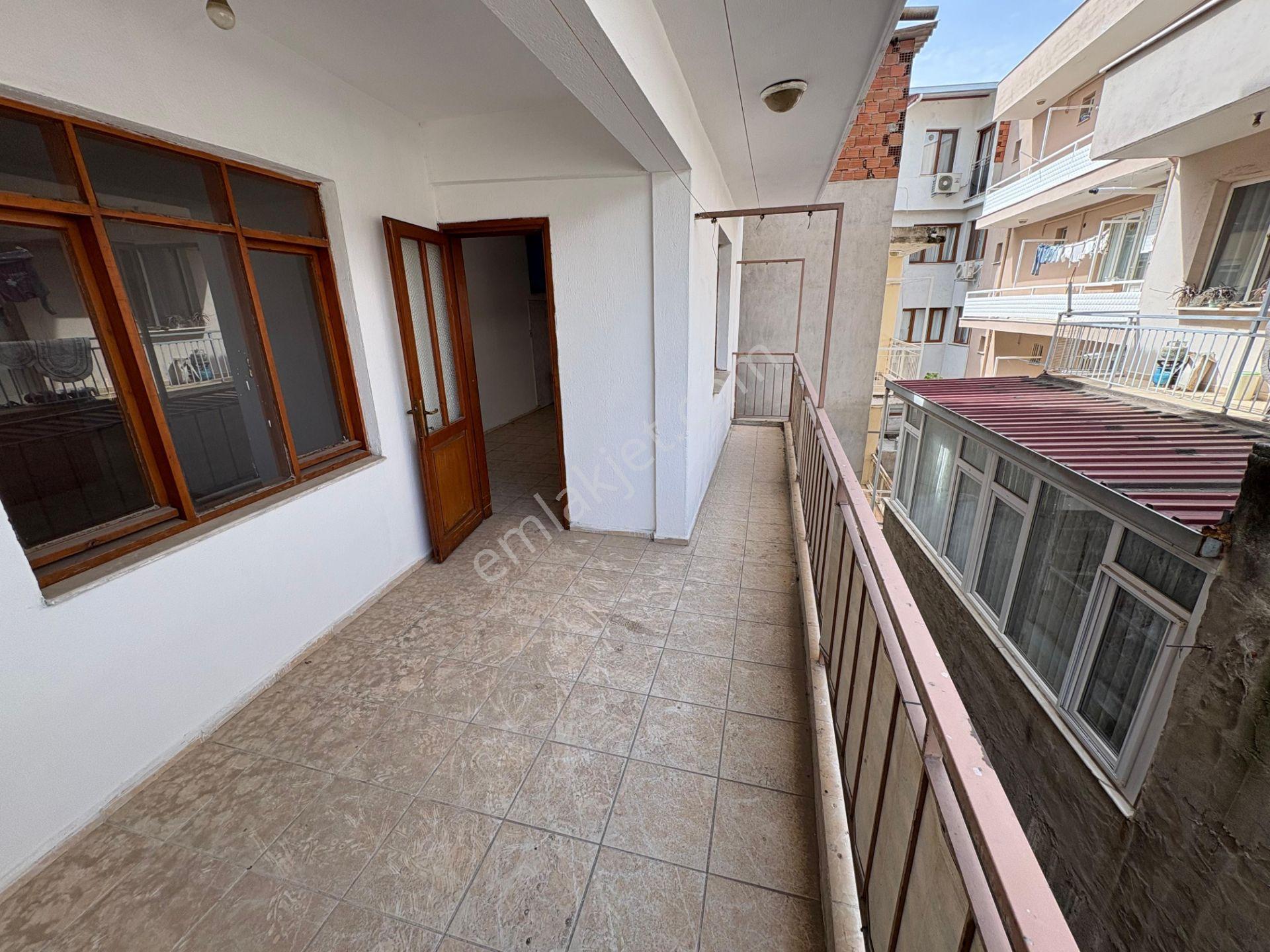 Karabağlarda Merkezi Konumda 3+1 Geniş Aydınlık Daire - Görsel 15