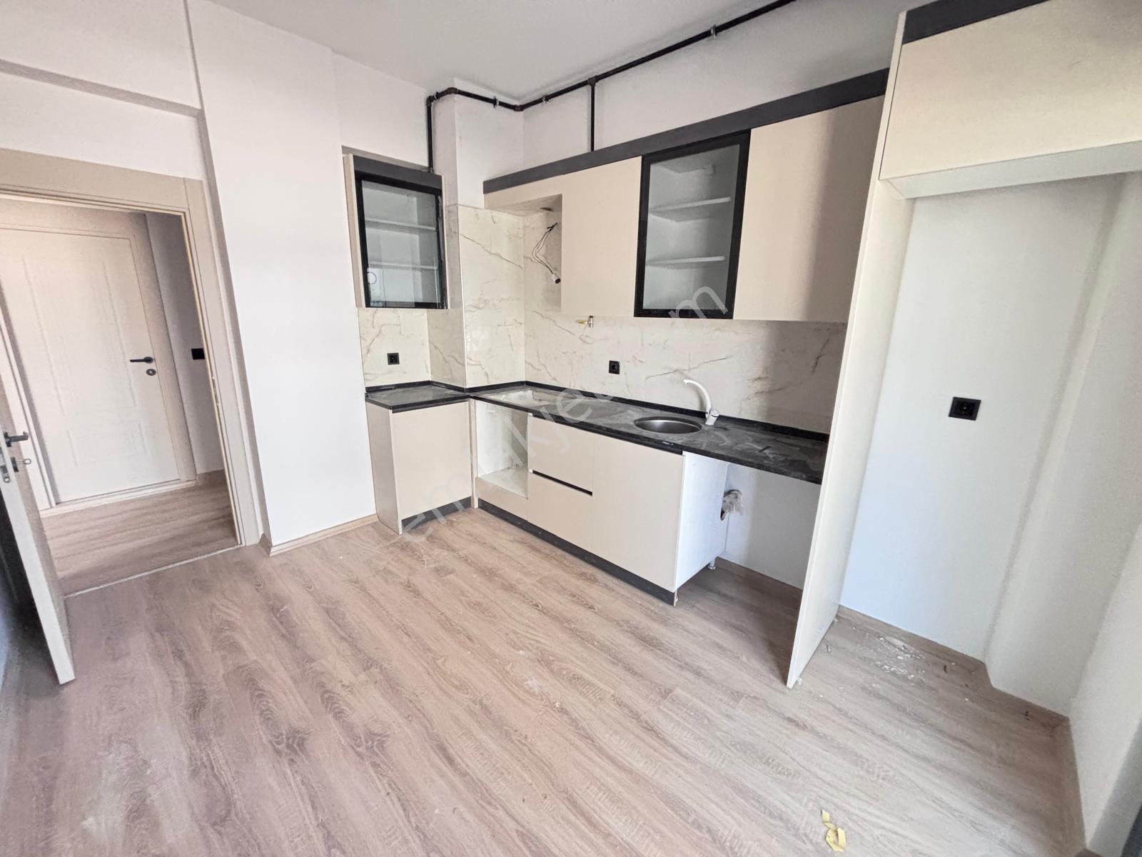 Kentpark Bölgesinde Düz Giriş 2+1 Kiralık Daire - Görsel 2