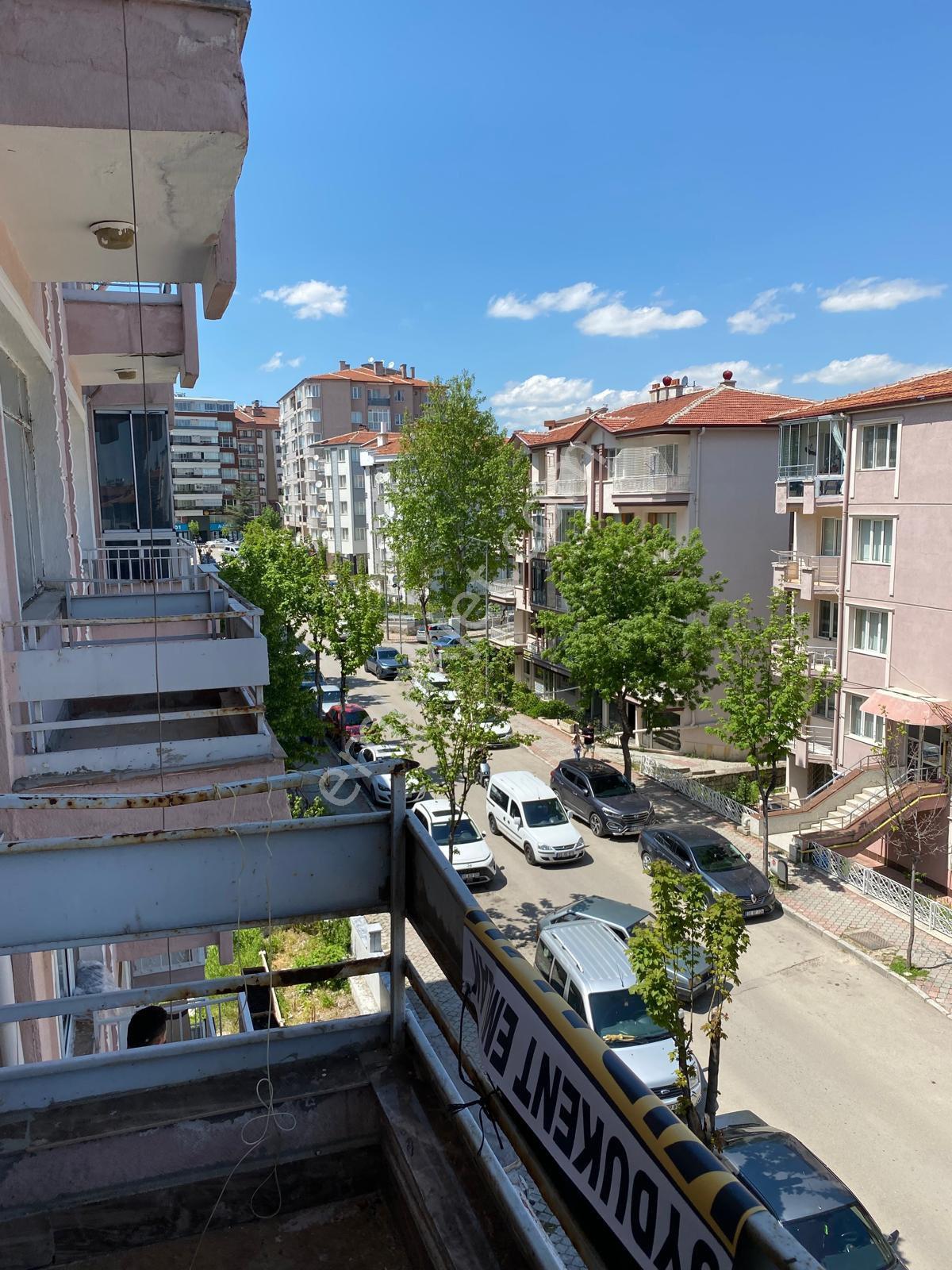 Uydukent Emlaktan Cumhuriyet Mah. Kiralık 2+1 Daire