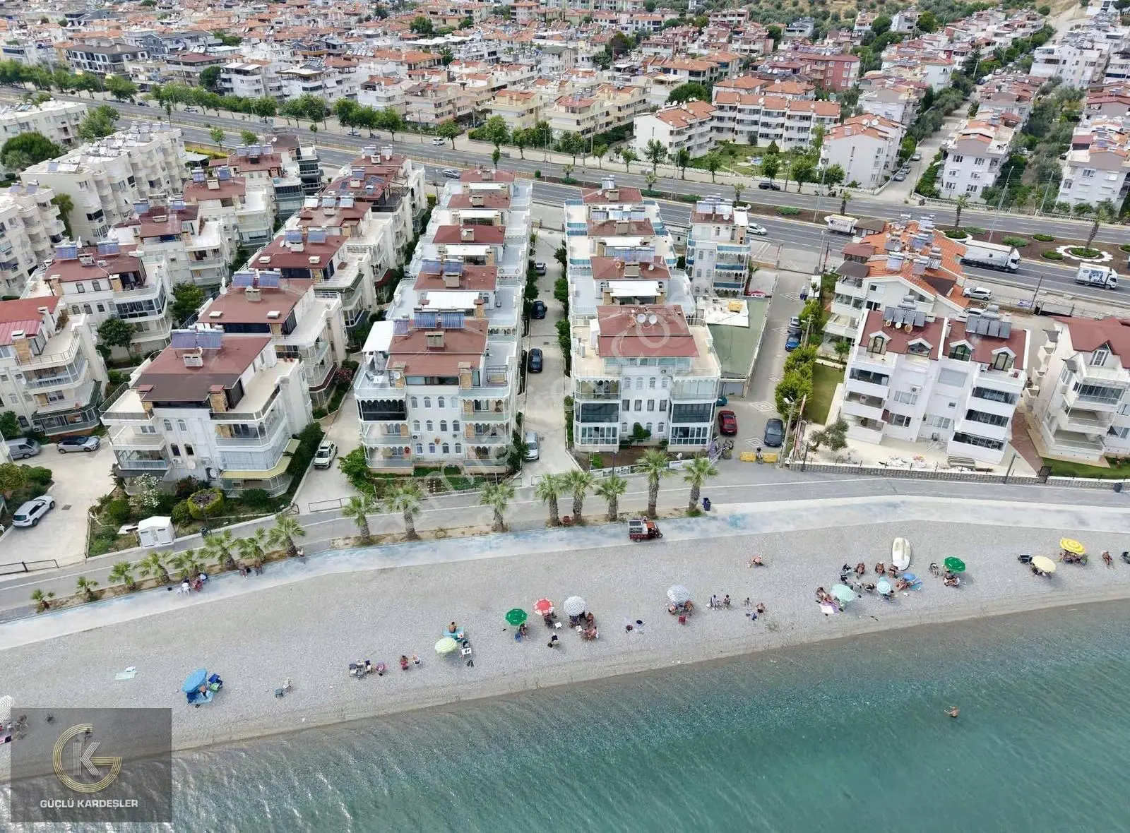 Güçlü Kardeşler Denize Sıfır Tek Tapu 2 Adet 1+1 Çift Teraslı