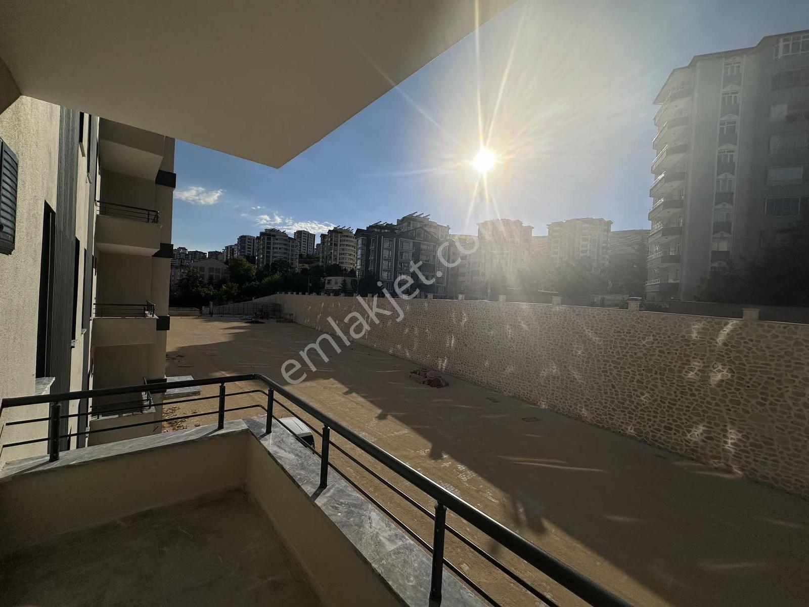 Cumhuriyet Mah.de Cadde Üzeri 170 M2 3+1 Satılık Sıfır Daire - Görsel 14
