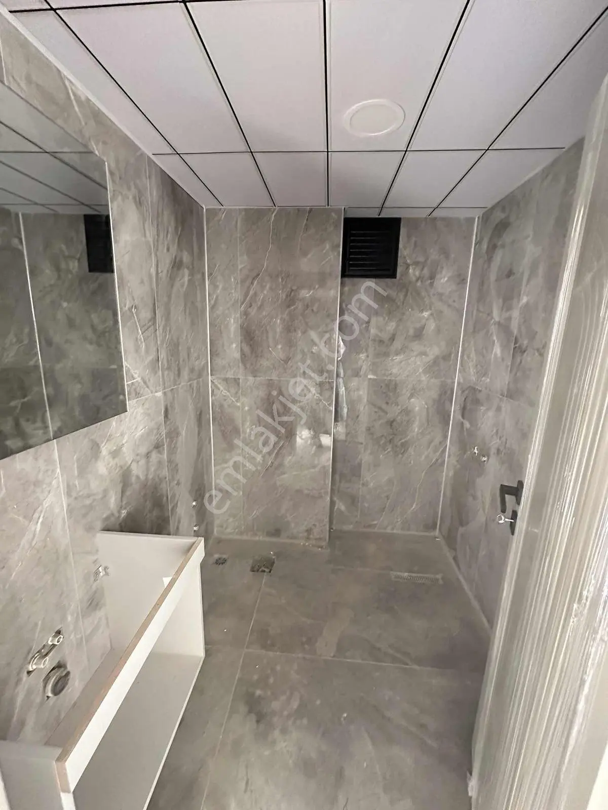 Cumhuriyet Mah.de Cadde Üzeri 170 M2 3+1 Satılık Sıfır Daire - Görsel 5