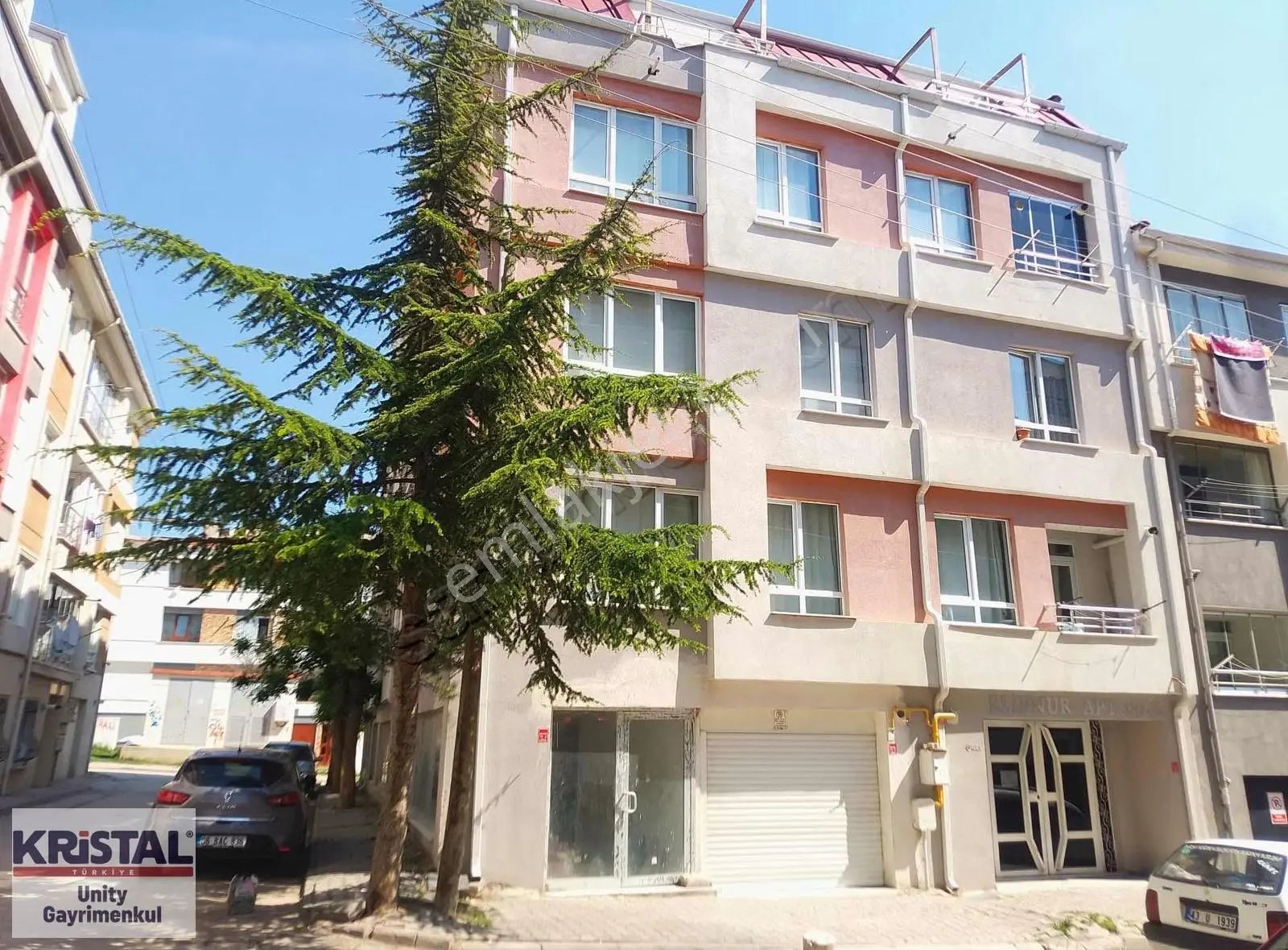 Çamlıca'da Güney Cepheli Asansörlü Yeni Binada Kiralık 2+1