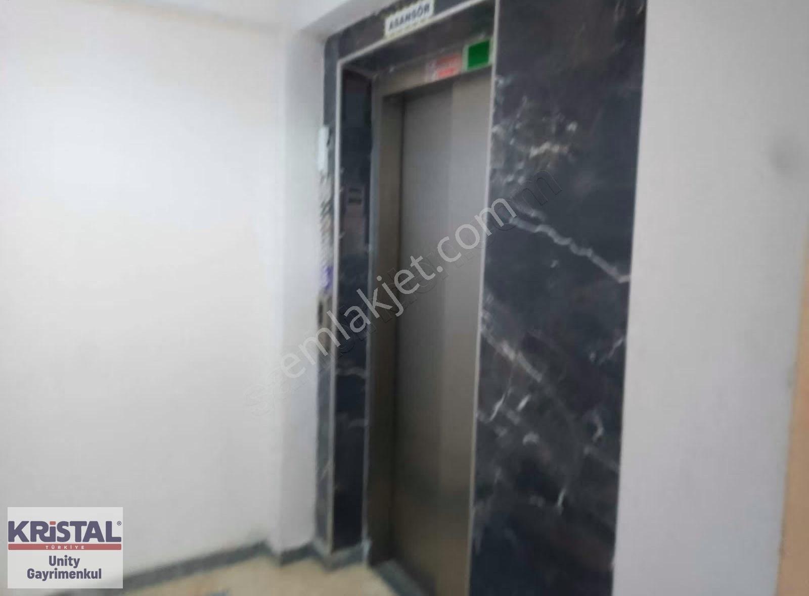 Çamlıca'da Güney Cepheli Asansörlü Yeni Binada Kiralık 2+1 - Görsel 6