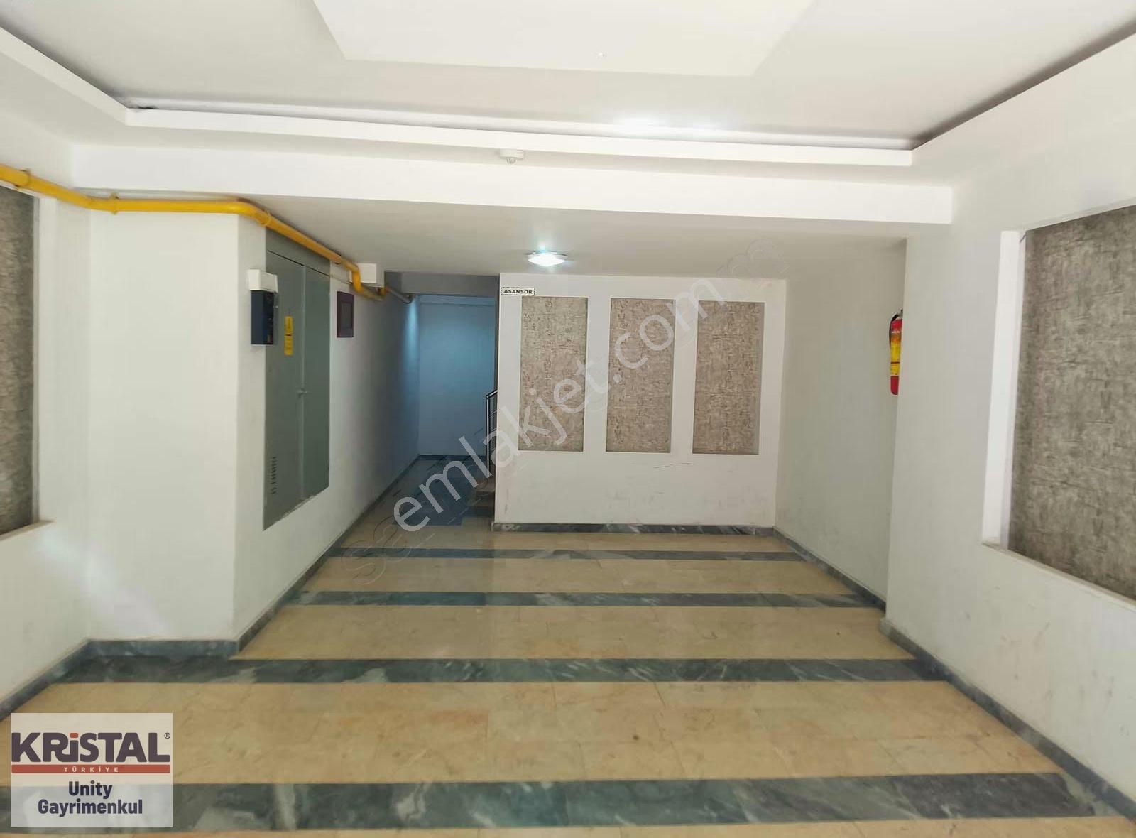 Çamlıca'da Güney Cepheli Asansörlü Yeni Binada Kiralık 2+1 - Görsel 4