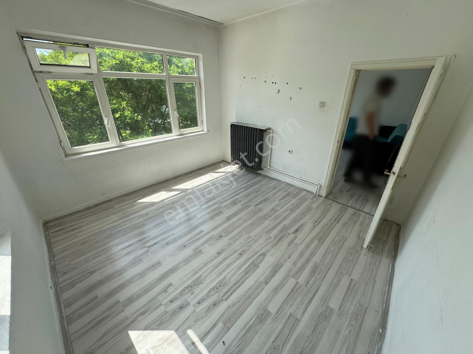 Mamak Abidinpaşa'da Cadde Üstü Yapılı Katta 3+1 Kiralık Daire - Görsel 11