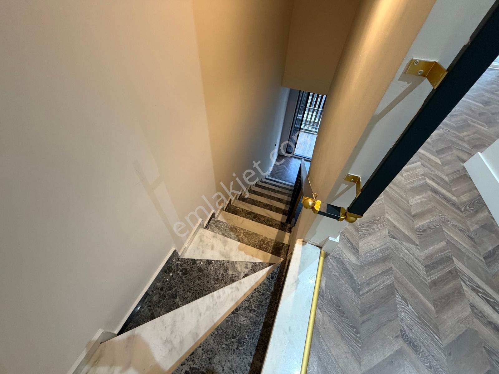 Zeray Esil Kartepe'de Kiralık 1+1 Dublex | Site İçinde Yaşam - Görsel 22