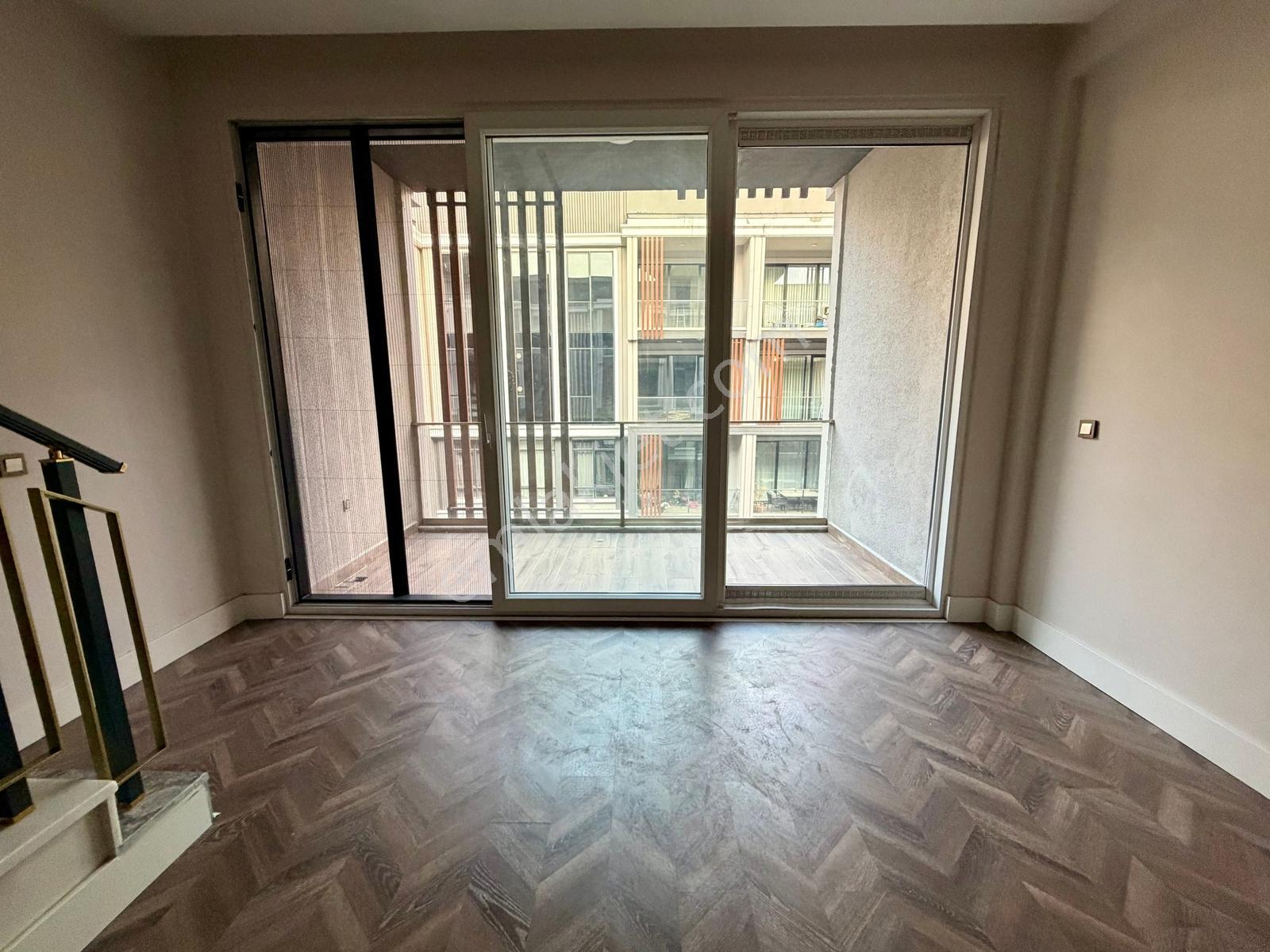 Zeray Esil Kartepe'de Kiralık 1+1 Dublex | Site İçinde Yaşam - Görsel 14