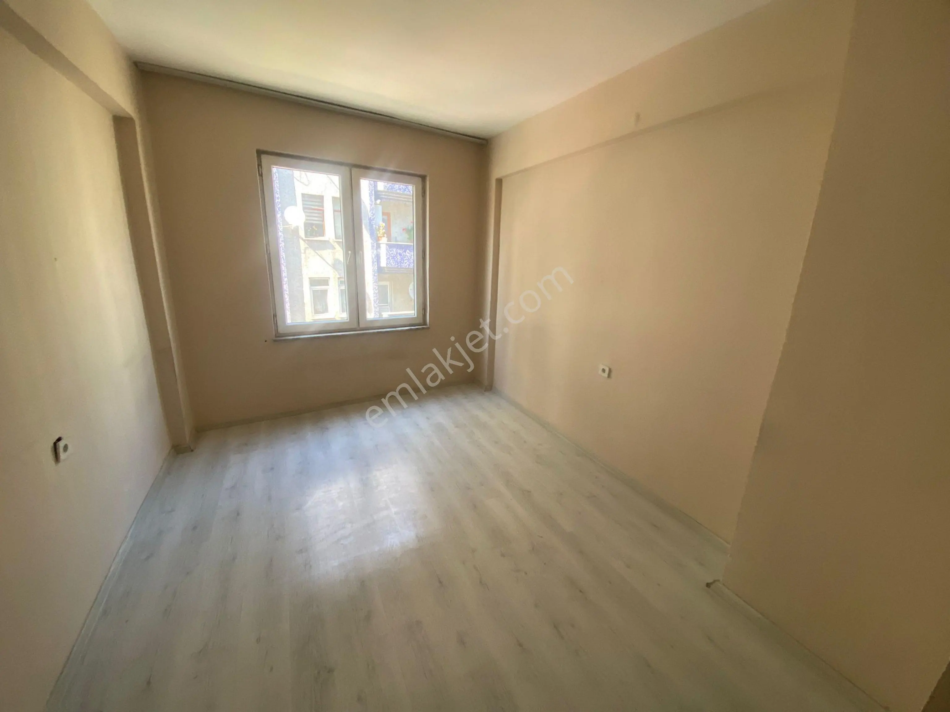Furkan Emlaktan Pazar Mah 2+1 3.kat 90m2 Balkonlu Doğalgaz Kapıda Caddeye Cephe Daire - Görsel 2