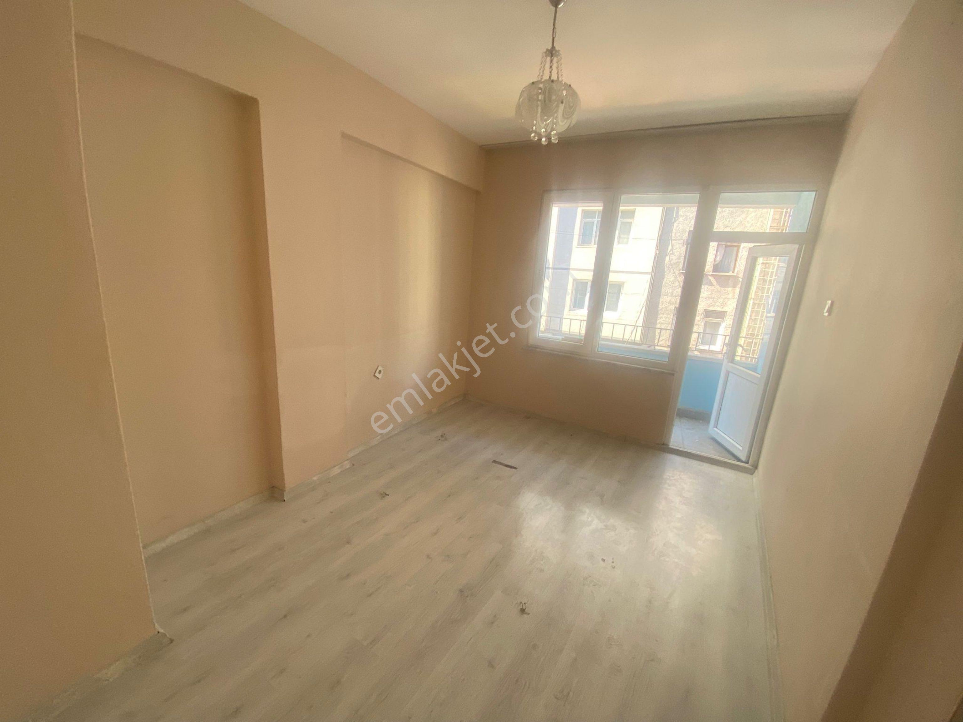 Furkan Emlaktan Pazar Mah 2+1 3.kat 90m2 Balkonlu Doğalgaz Kapıda Caddeye Cephe Daire - Görsel 6