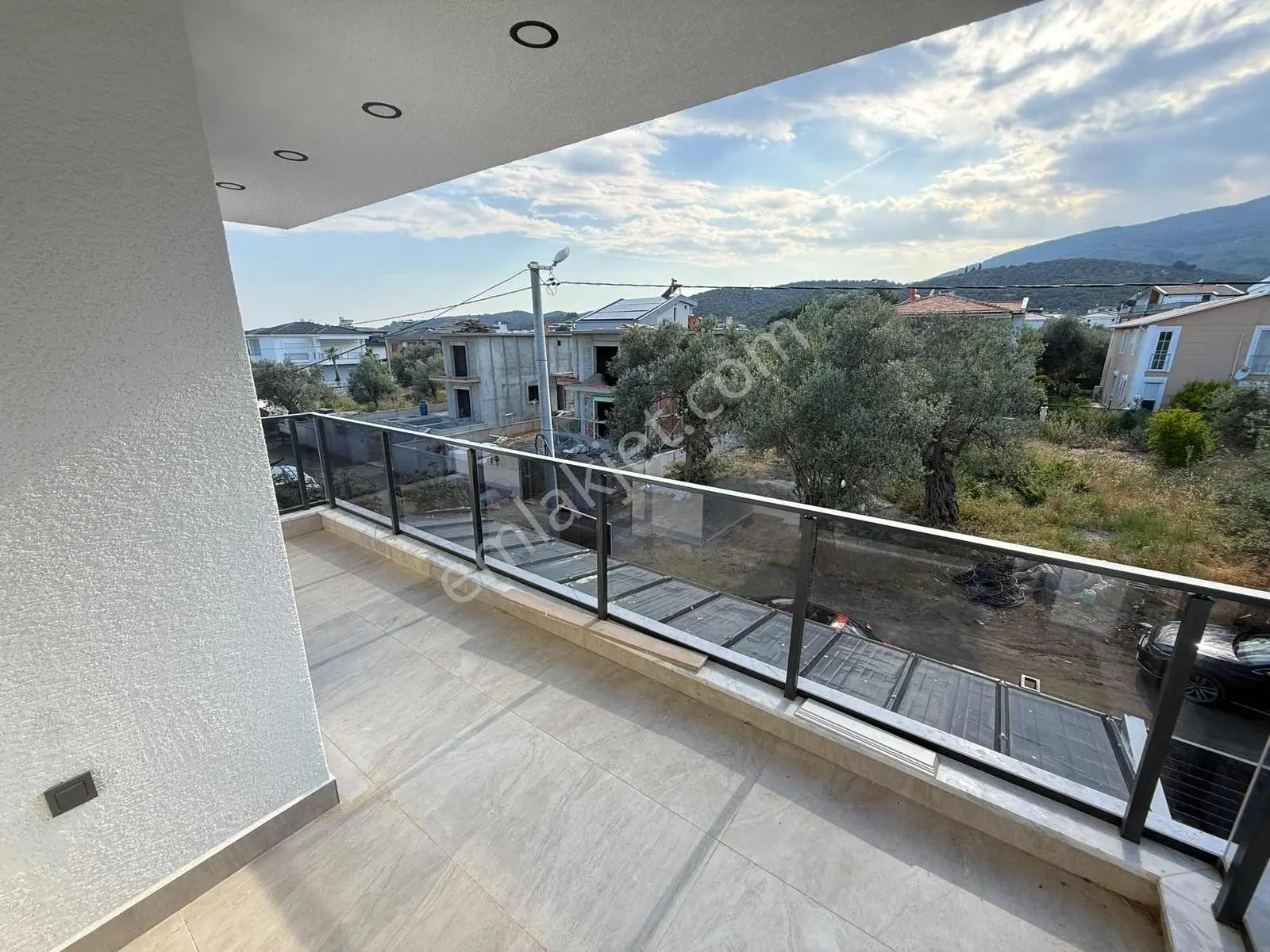 Avcı'dan 300m2 Arsa Tam Müstakil Girişte Odalı 4+1 Villa - Görsel 3