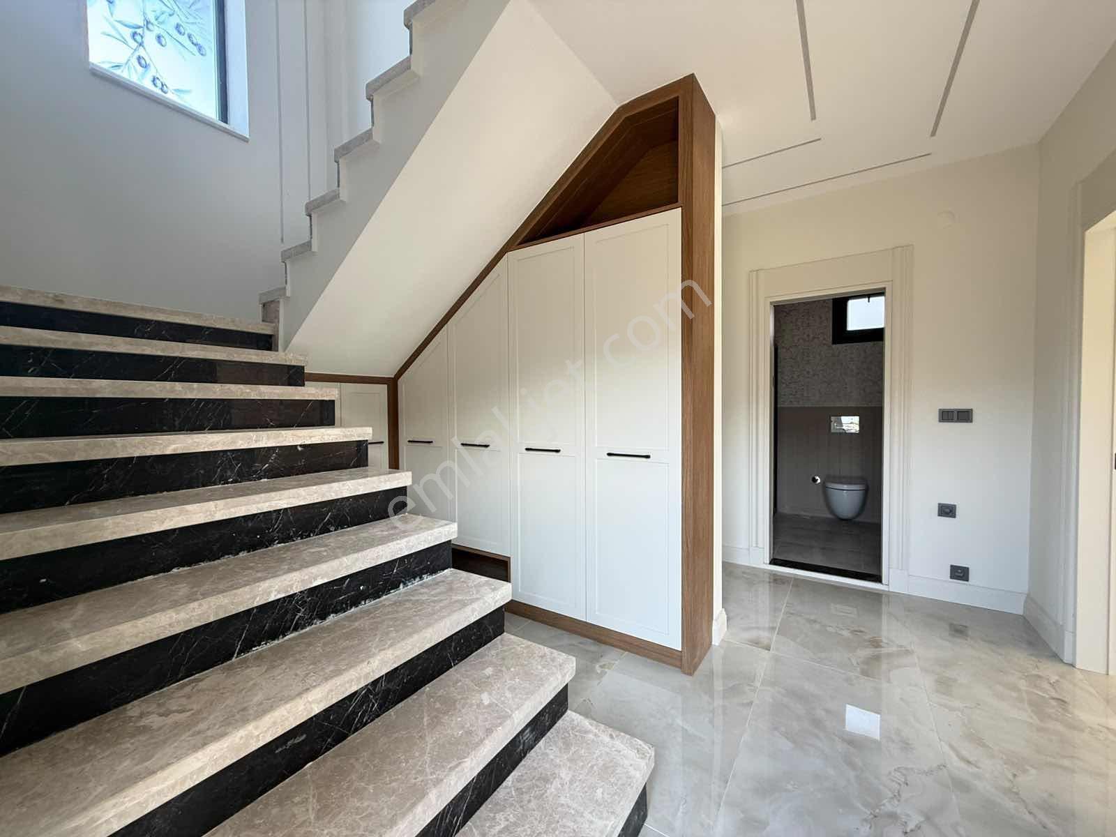 Avcı'dan 300m2 Arsa Tam Müstakil Girişte Odalı 4+1 Villa - Görsel 14
