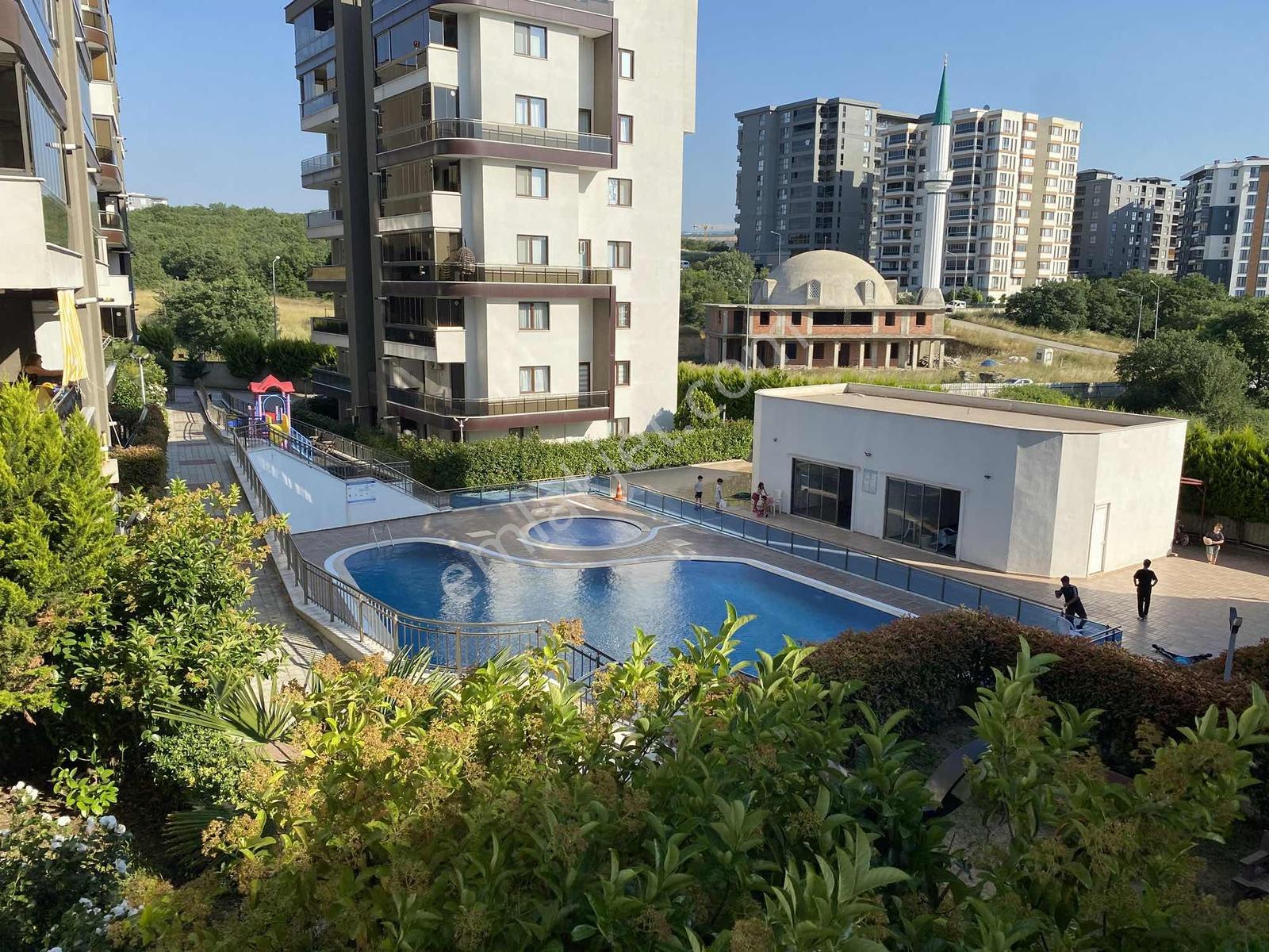 Hasanağa Kızılcıklı'da Site İçi Klimalı Kiralık 3+1 Geniş Daire.