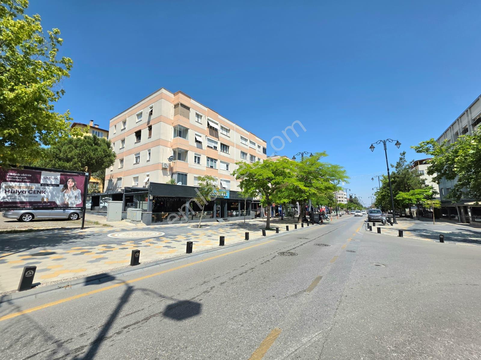 Çamlık Bulvarı'nda 128 M² 2,5+1 Açık Otoparklı