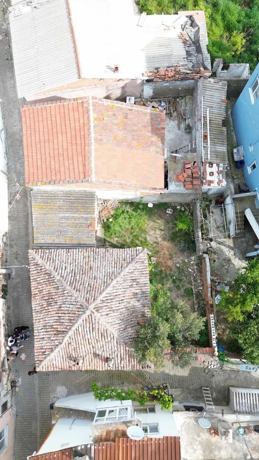 Çardak Merkezde Müstakil Ev Ve Arsa Birlikte Satılık