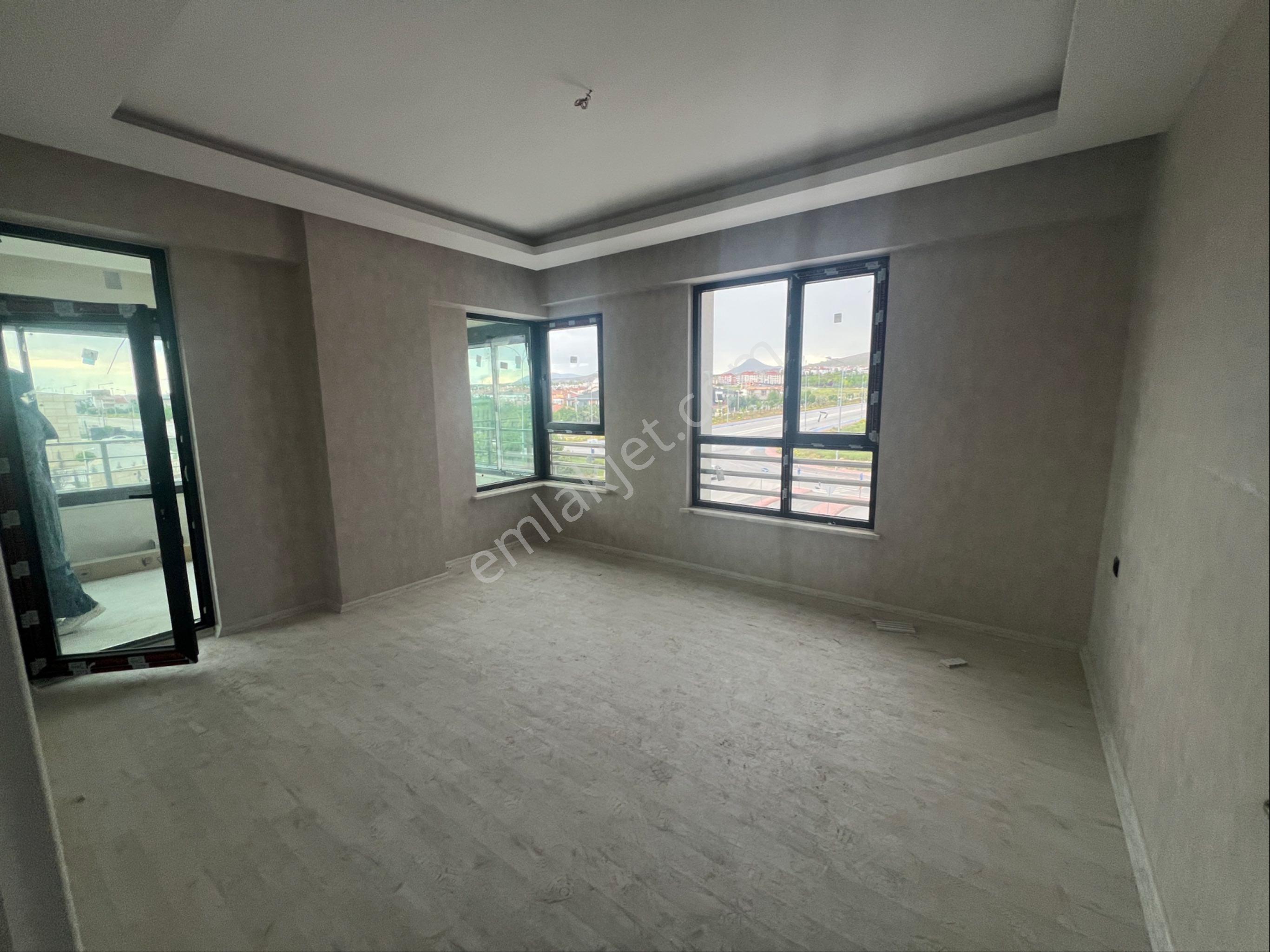 Konya Stadyum Yanında Satılık 4+1 Ara Kat Lüks Daire