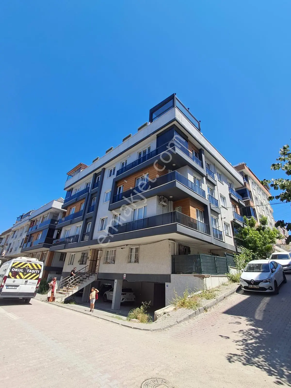 Cihangir'de 3+1 Yeni Bina 120m2 Asansörlü Otoparklı Kiralık