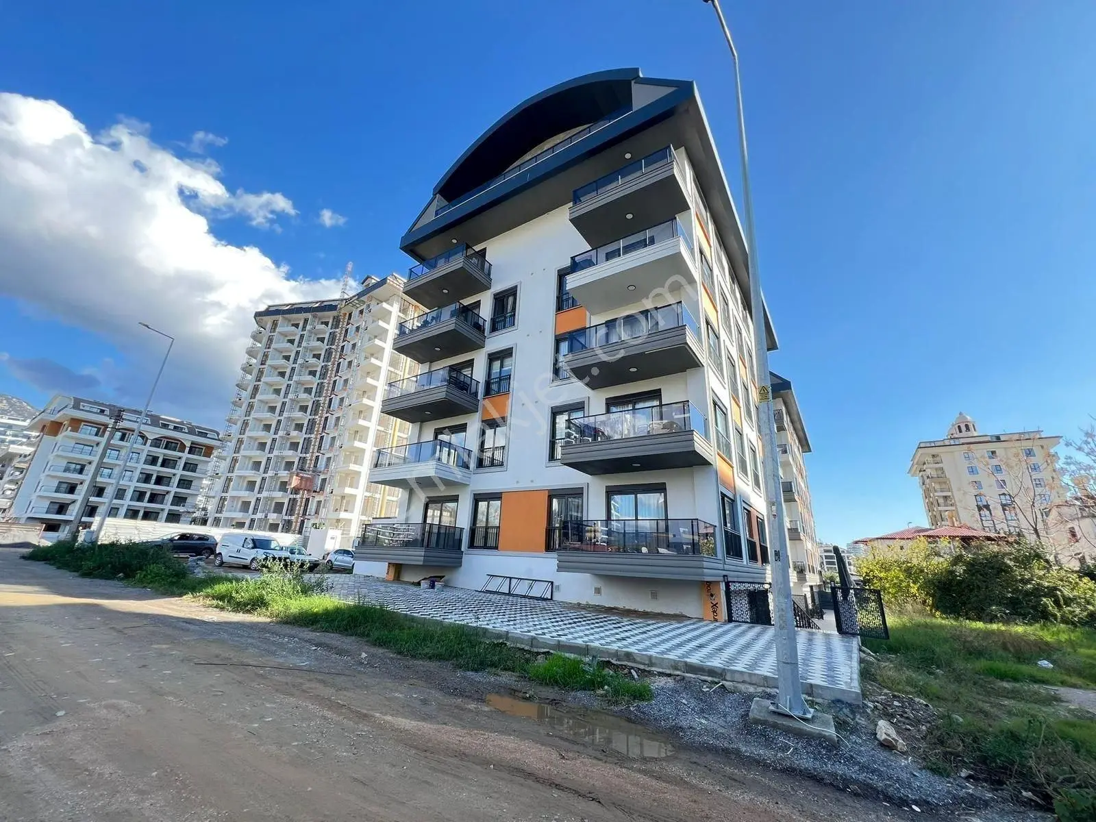 Alanya Mahmutlar’da Merkezi Lokasyonda 1+1 Sıfır Satılık Daire