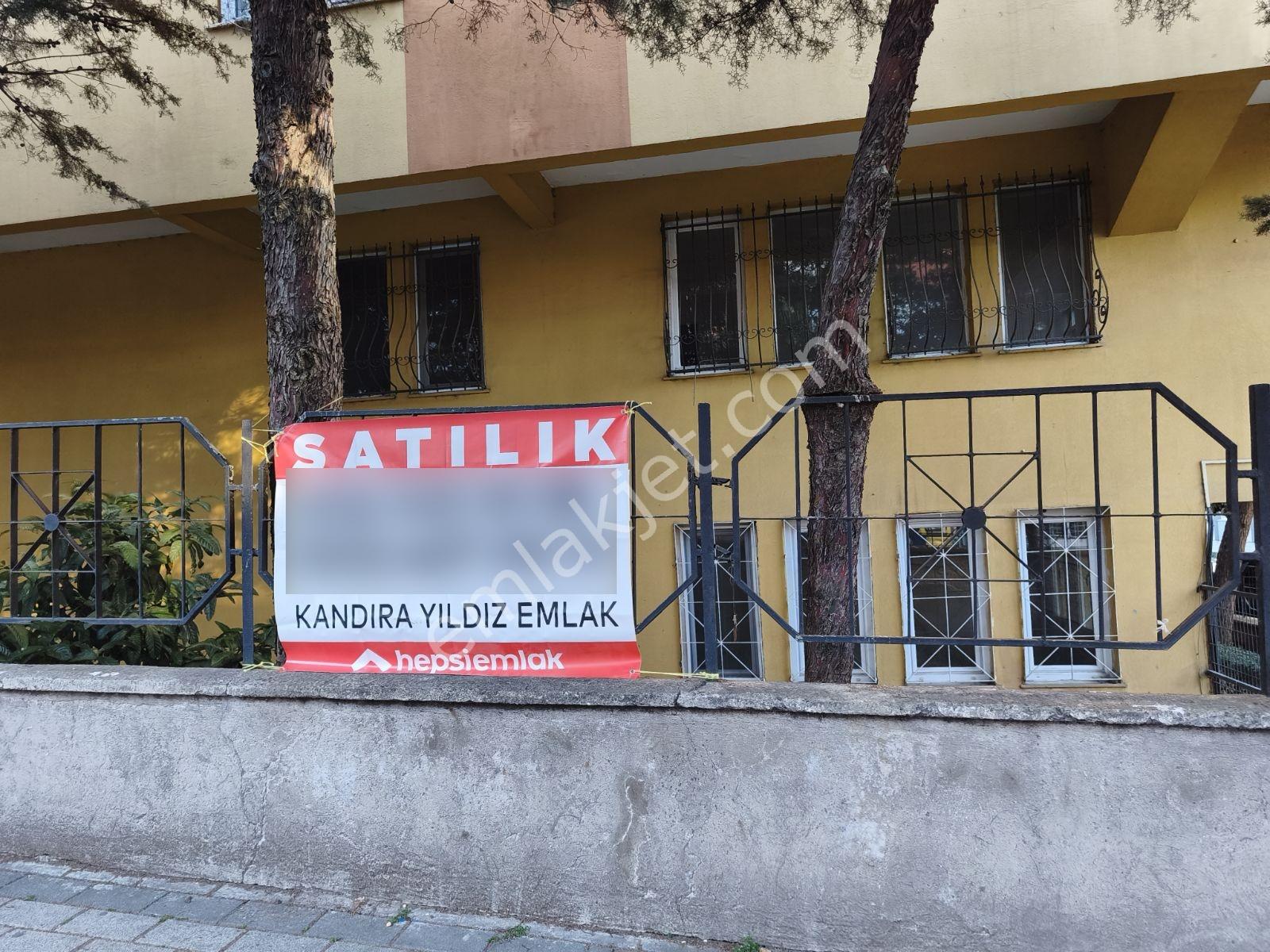 Cumhuriyet Mah.sitede 3+1 125 M2 Yüksek Giriş A.otopark Görevli