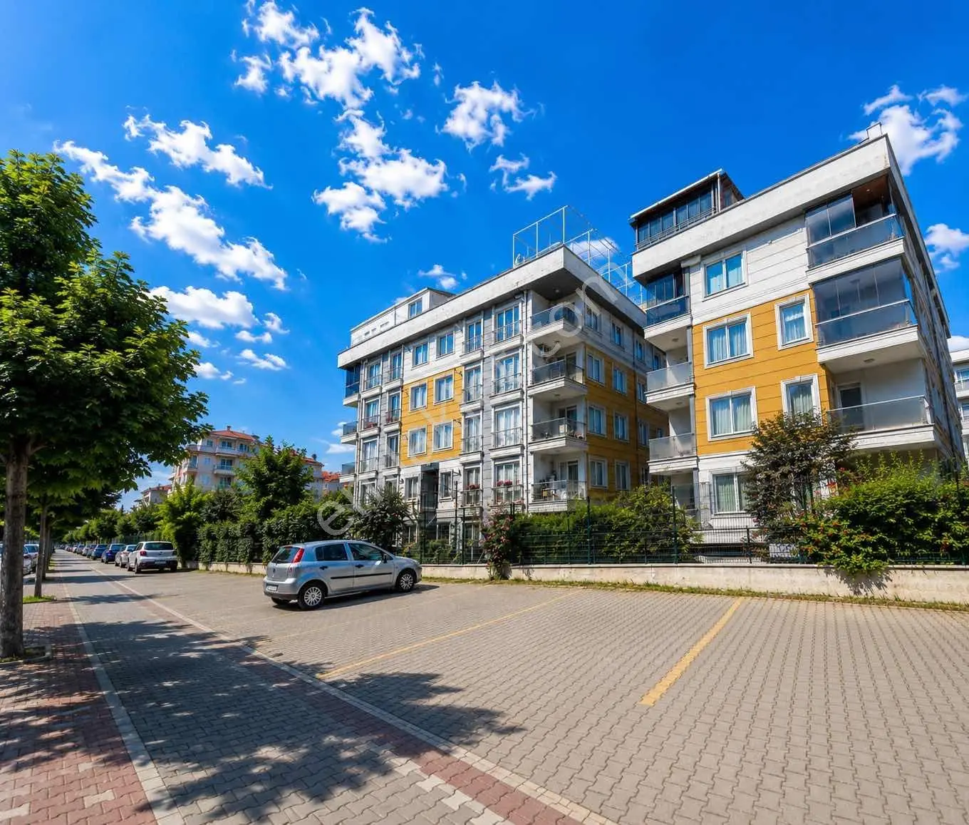Beylikdüzü Yakupluda Satılık Butik Sitede 2+1 Hazır Daire