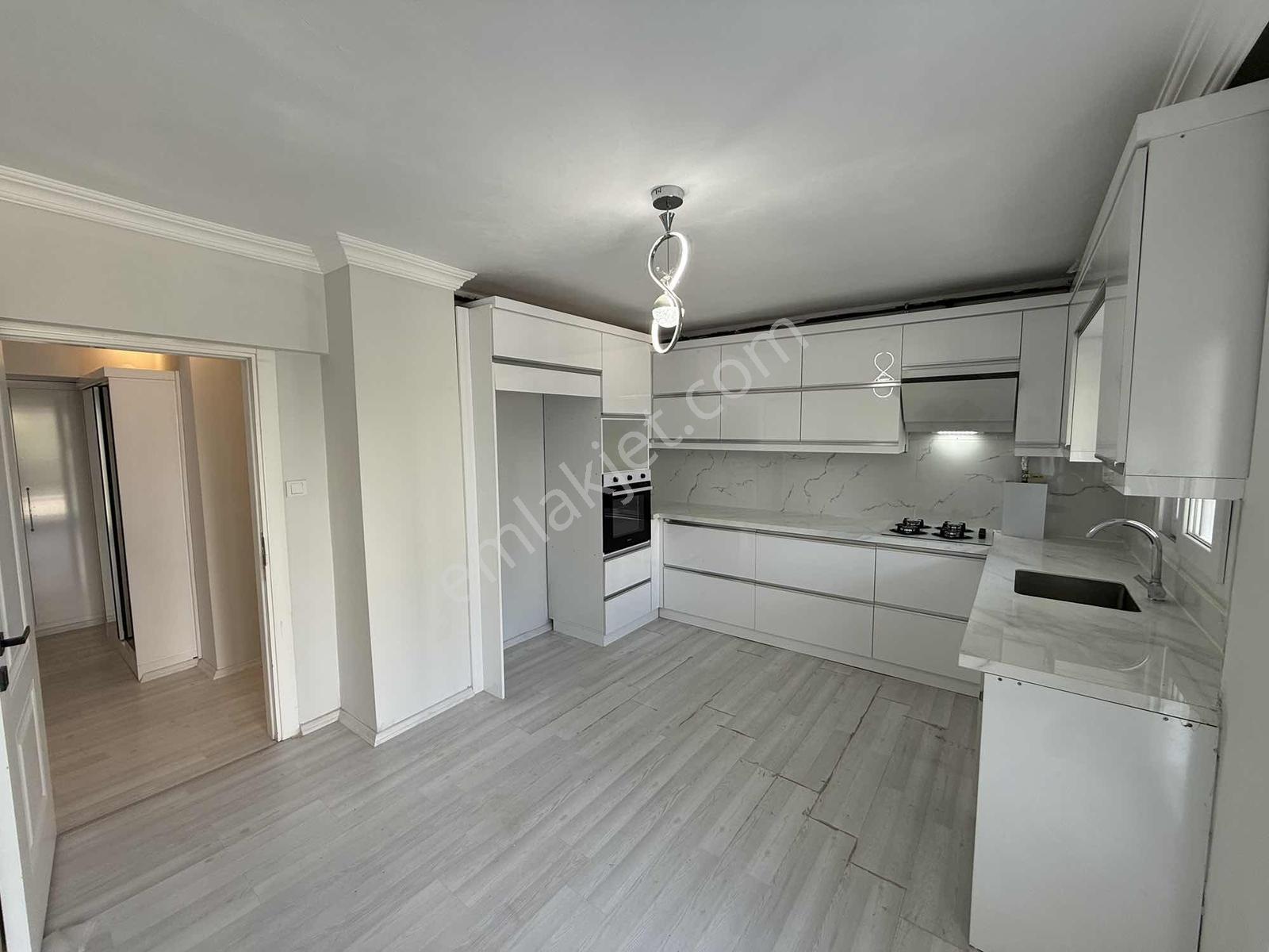 Torbalı Mah. 142m² 3+1 Arakat Kompile Tadilatlı Site İçi Merkez
