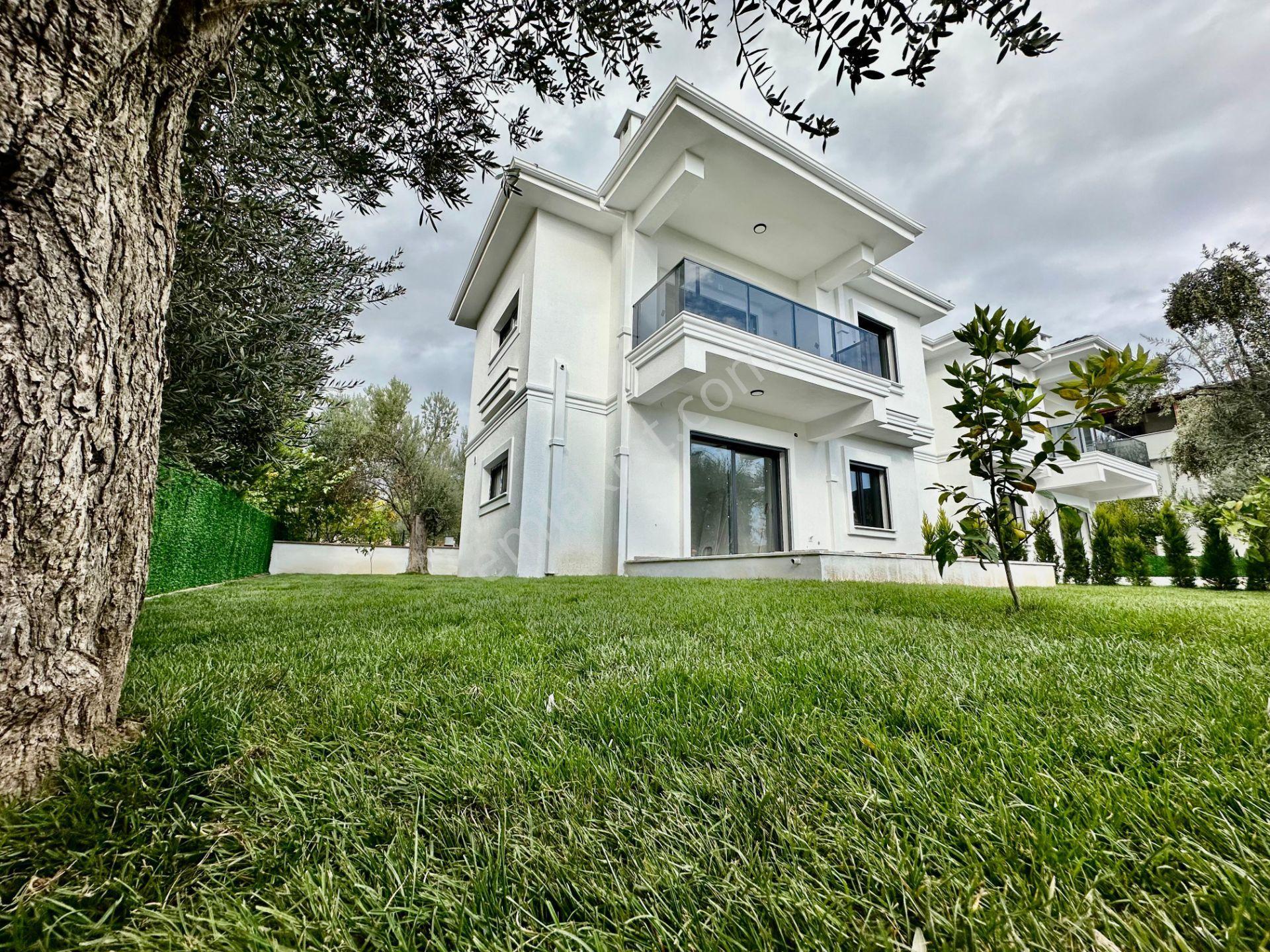 ꧁ay Emlaktan꧂küçükkuyu Mıhlı'da Lüks Butik Sitede Denize 300 M Bahçe Kullanımlı Satılık 2+1 Daire - Görsel 4