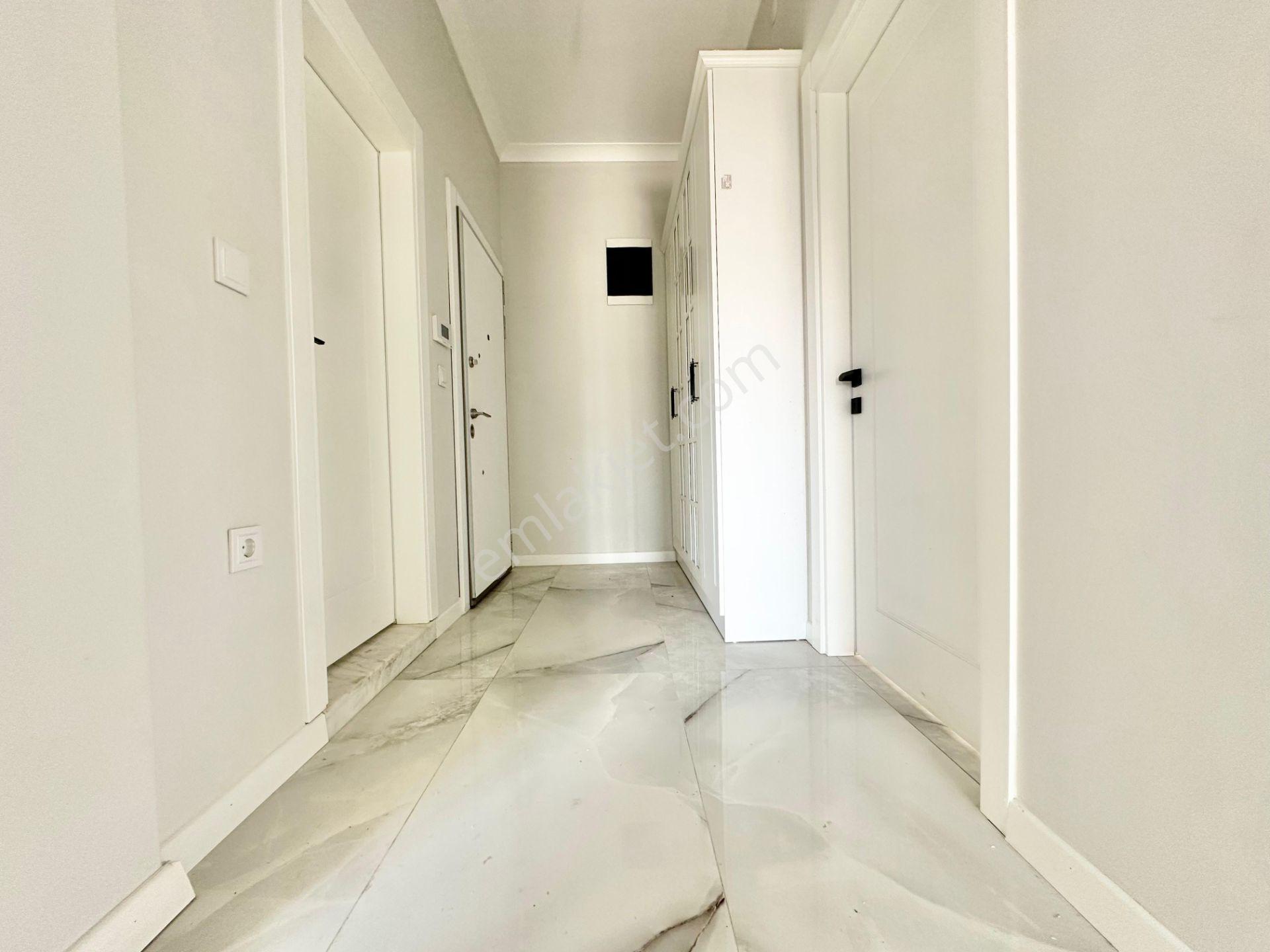꧁akçay Ay Emlaktan꧂küçükkuyu'da Lüks Sitede Denize 250 Mt Bahçe Kullanımlı Satılık 2+1 Daire - Görsel 23