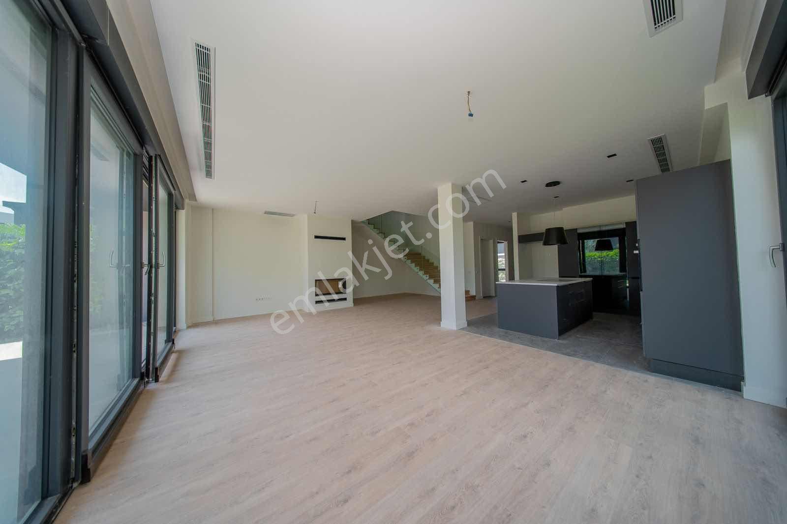 Ermenekte Site İçerisinde Lüks Ve Modern 5+1 Kiralık Villa - Görsel 4