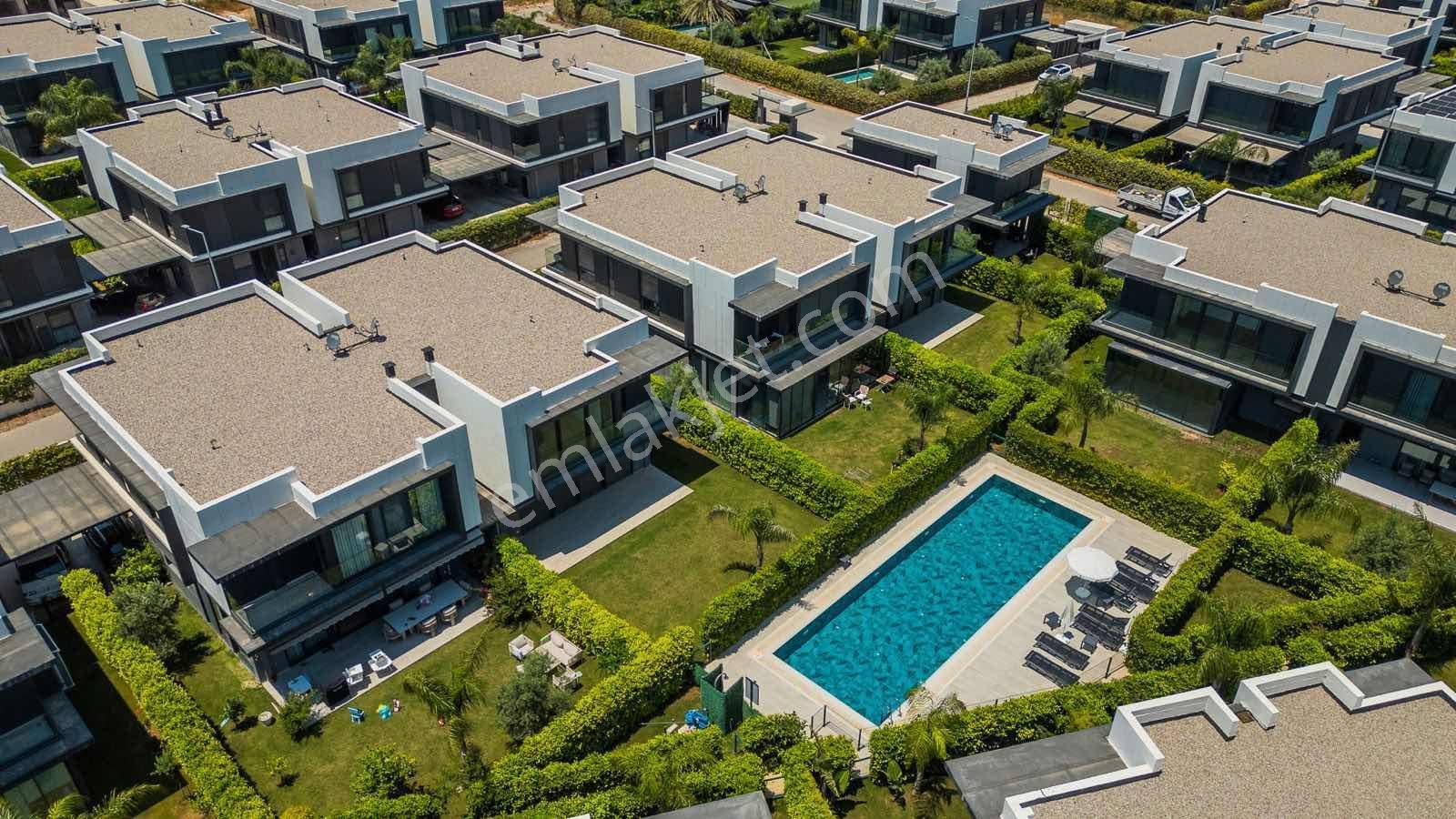 Ermenekte Site İçerisinde Lüks Ve Modern 5+1 Kiralık Villa - Görsel 2