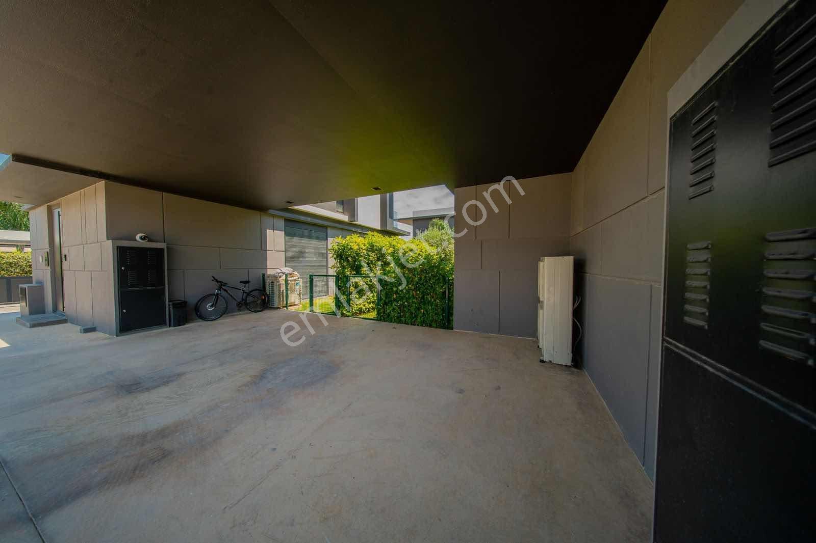 Ermenekte Site İçerisinde Lüks Ve Modern 5+1 Kiralık Villa - Görsel 23
