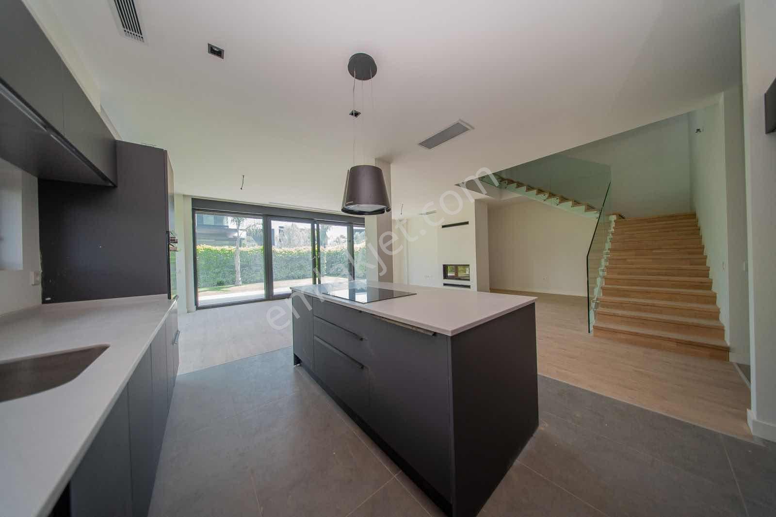Ermenekte Site İçerisinde Lüks Ve Modern 5+1 Kiralık Villa - Görsel 27
