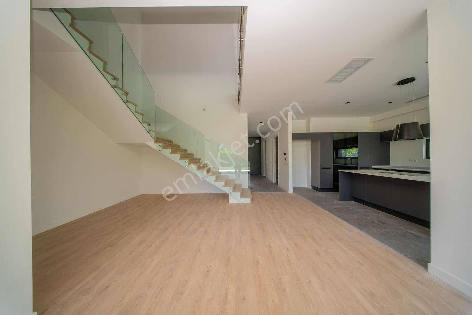 Ermenekte Site İçerisinde Lüks Ve Modern 5+1 Kiralık Villa - Görsel 10