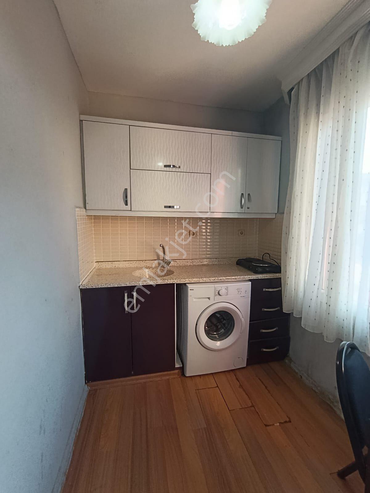 Kenanevrende Zeki Usta Arkasında Baraj Yolu Duygu Cafeye Yürüme Mesafesinde Eşyalı Kiralık 1+1