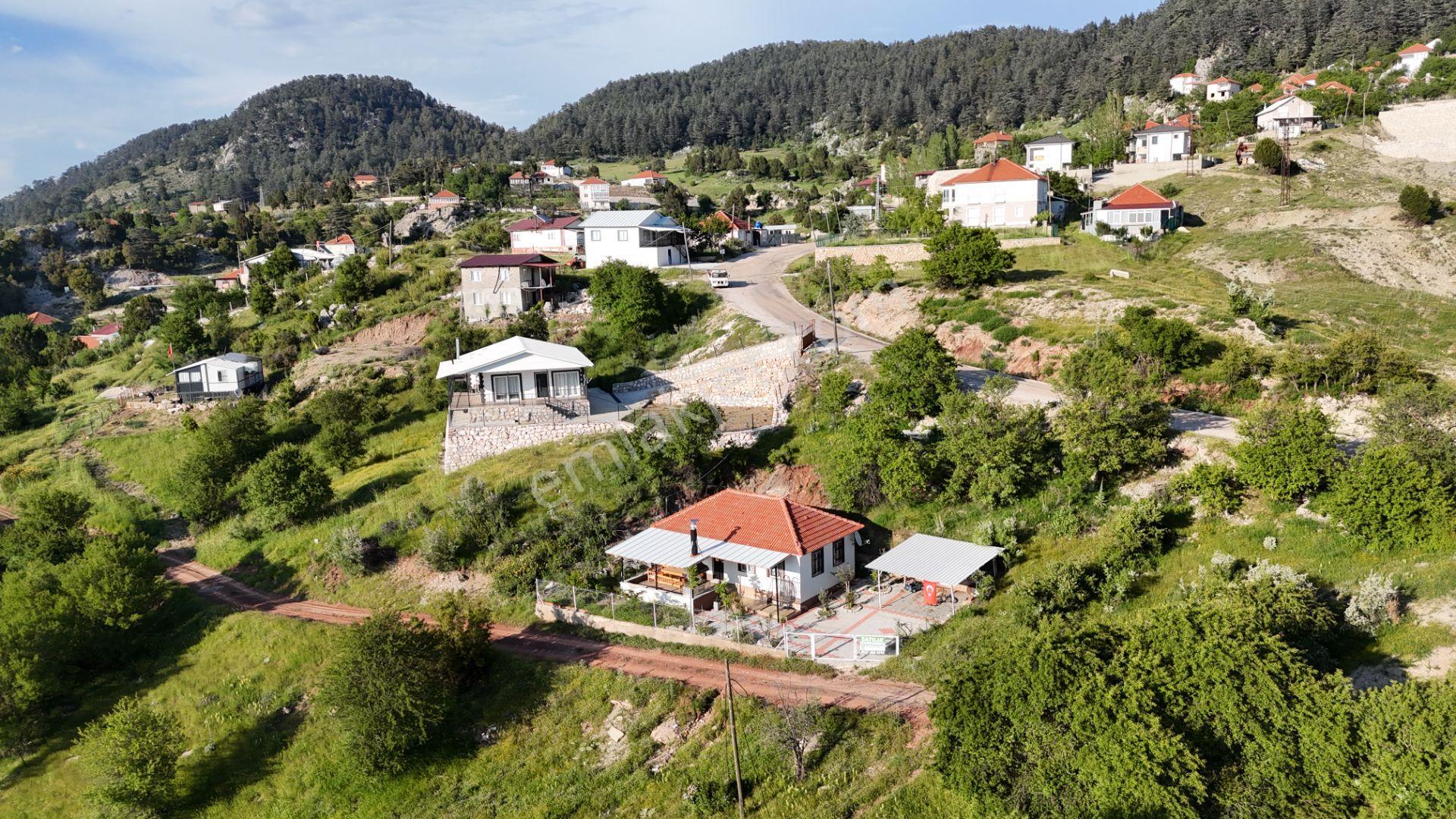 Antalya Söğüt Cuması Yaylasında Müstakil Ev (yapı Kayıt Belgeli)