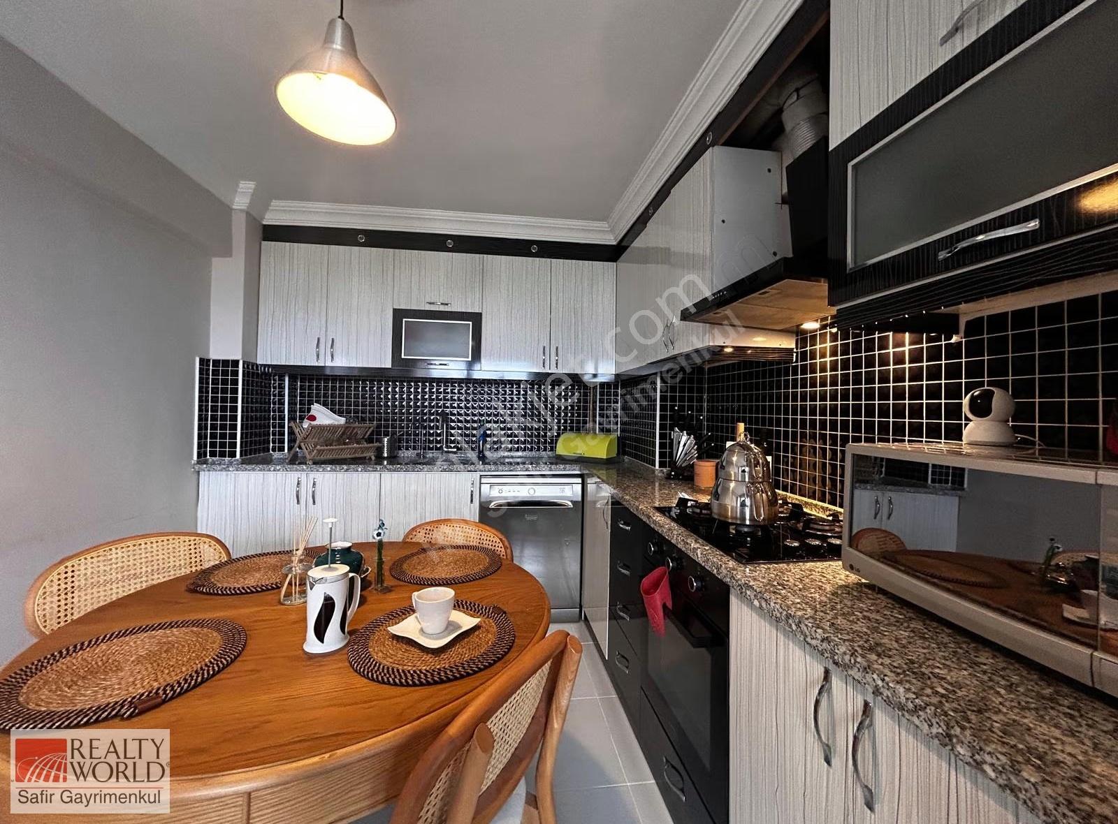 Şemikler'de Site İçinde Kiralık 3+1 Ara Kat Daire - Görsel 6